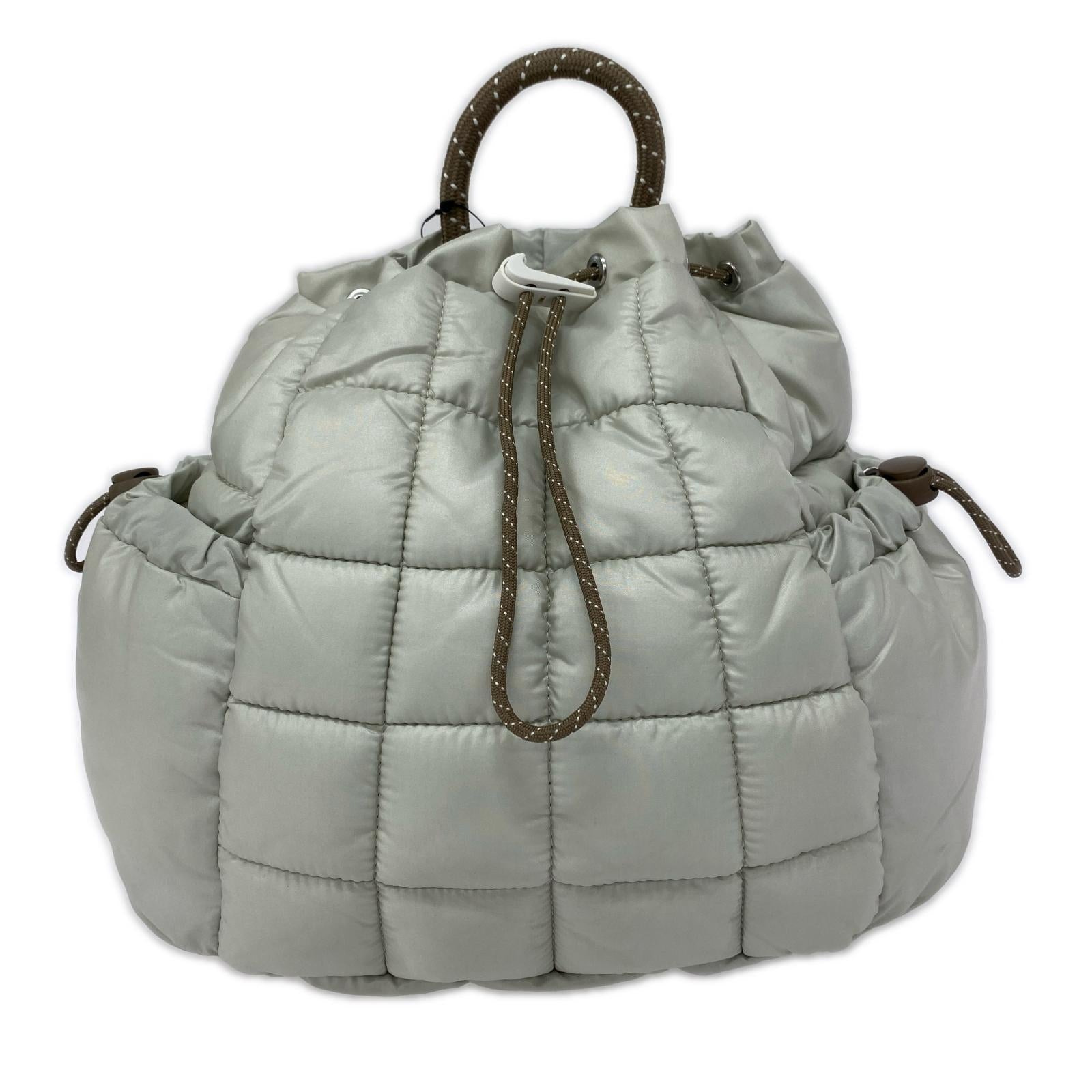 ハンドバッグ NK NSW PUFFLE MINI BKPK LIGHT ホワイト