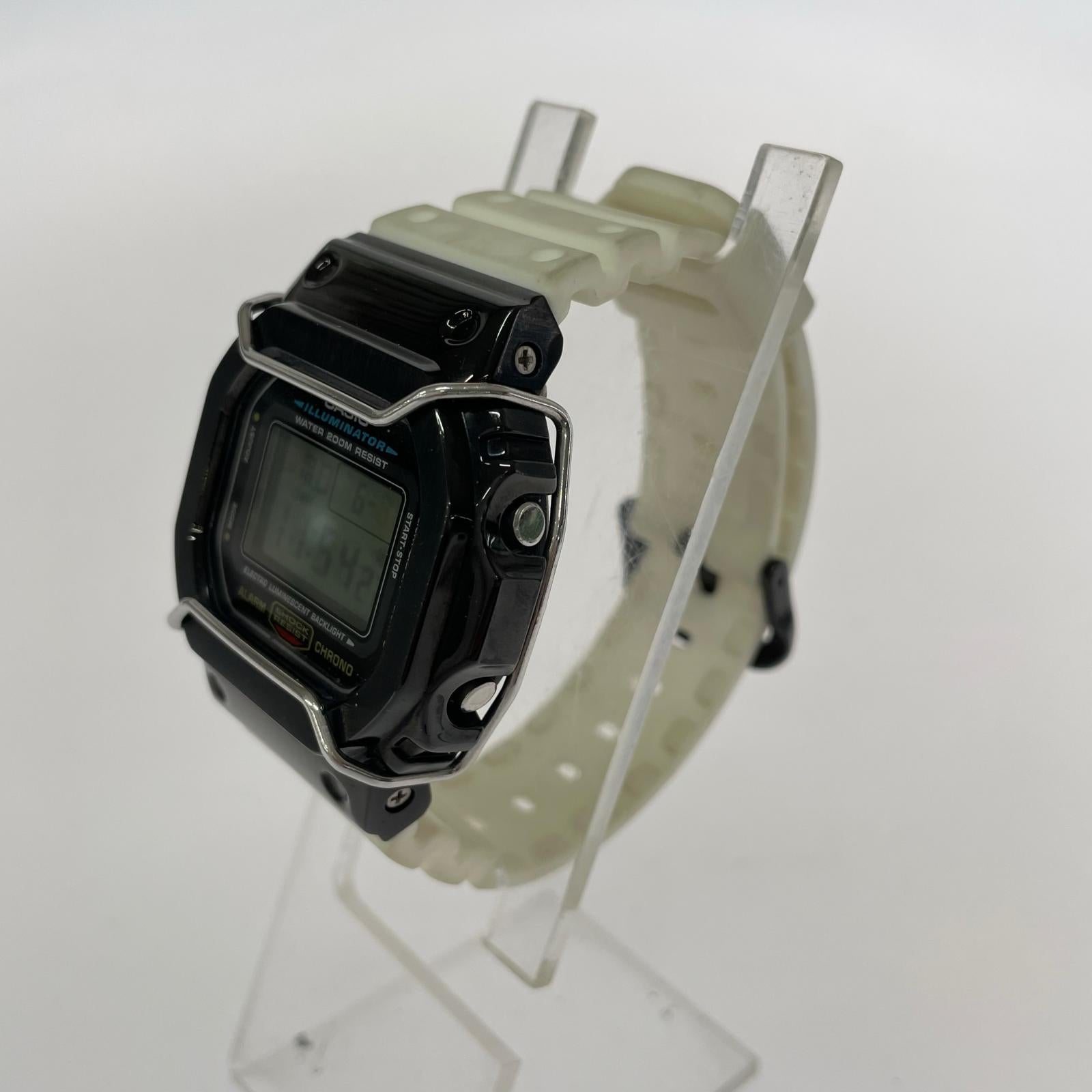 腕時計 DW-5600E 黒白 ブラック