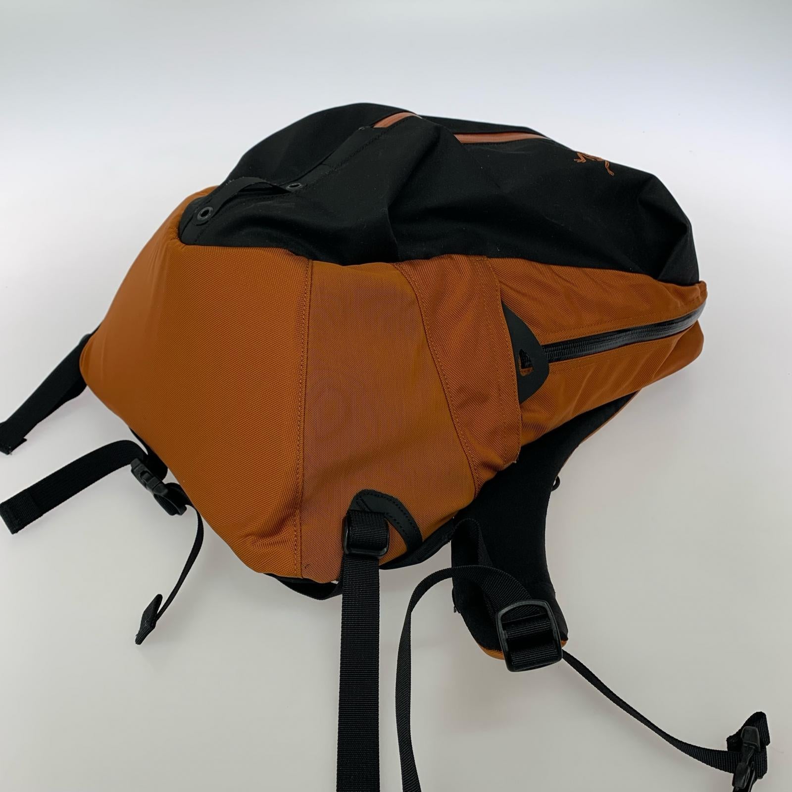 リュック・デイパック ARRO 16 BACKPACK