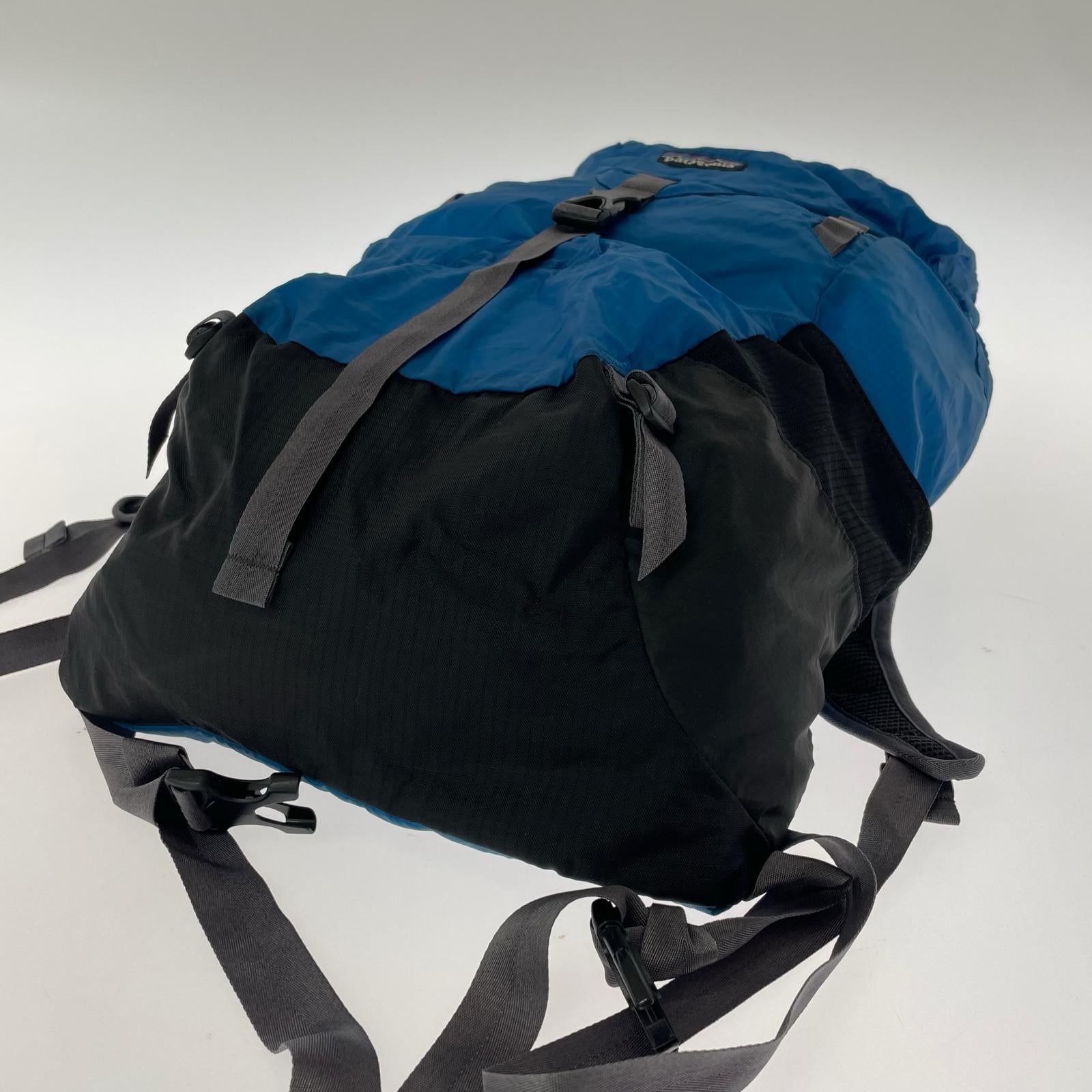 リュック・デイパック Lightweight Travel Backpack/BLU ブルー