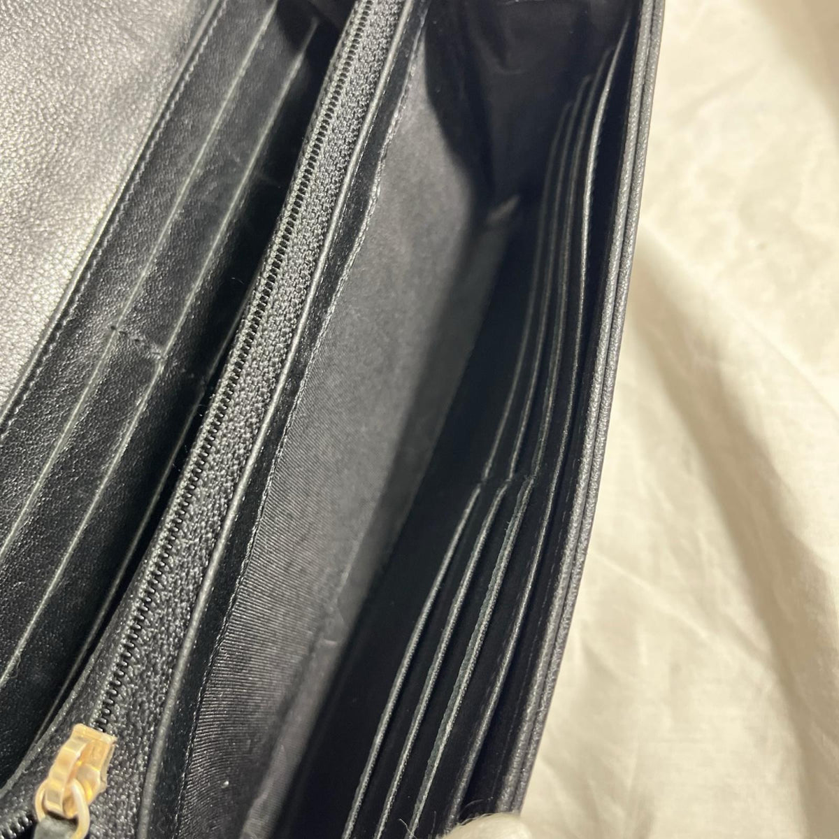 CHANEL マドモアゼル Vステッチ ラムスキン ロング フラップ ウォレット A80971