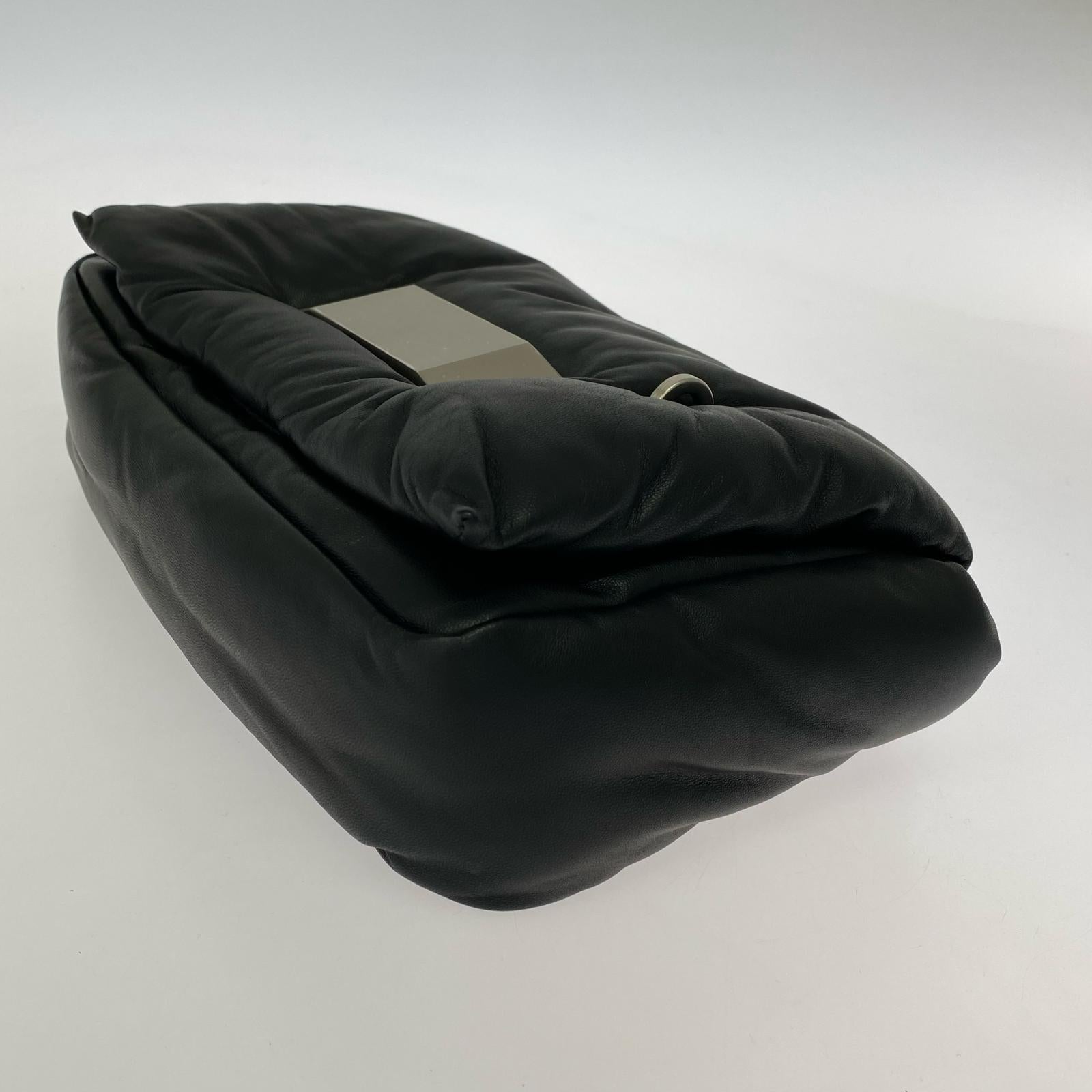 その他バッグ BIG PILLOW GRIFFIN ブラック