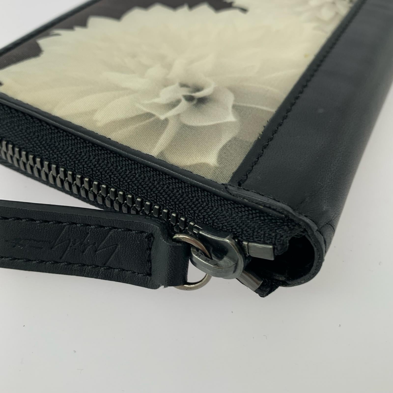 長財布 Discord Yohji Yamamoto フラワープリント レザー ラウンドジップロングウォレット ブラック ブラック