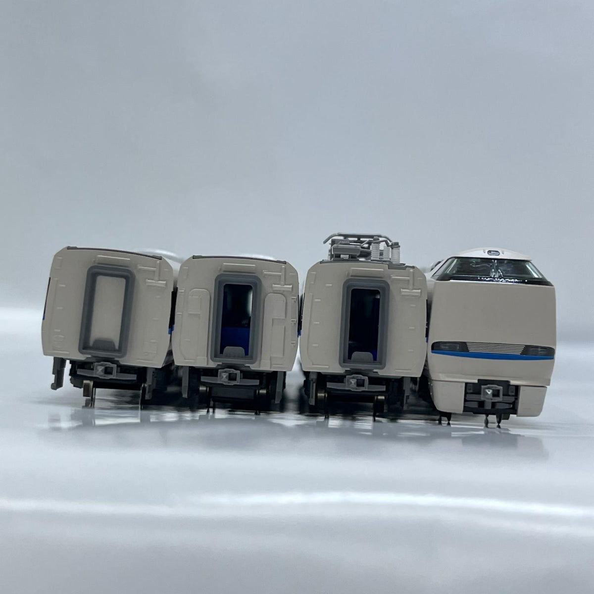 KATO 683系4000番台 サンダーバード(リニューアル車) 基本4両 KATO 10-2142 683系4000番台「サンダーバード」(リニューアル車) 基本セット4両 KATO/カトー/株式会社関水金属 鉄道模型車両