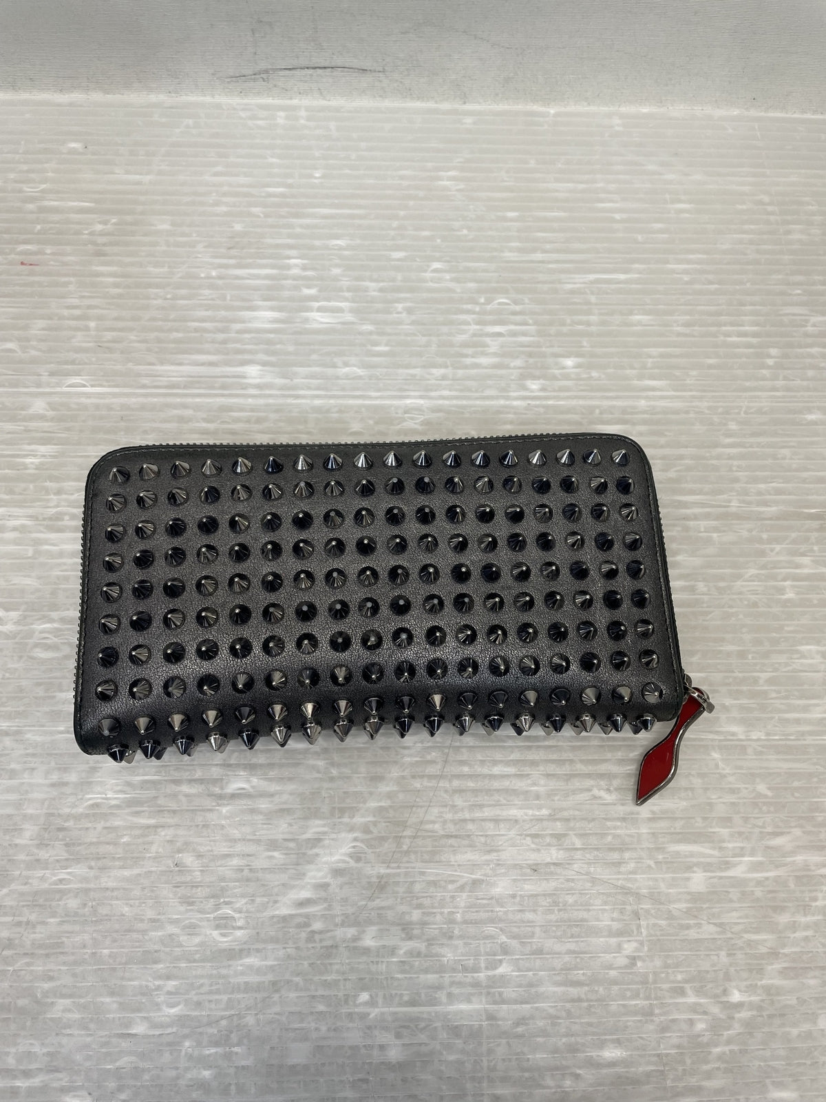 C.Louboutin ラウンドジップ スタッズロングウォレット