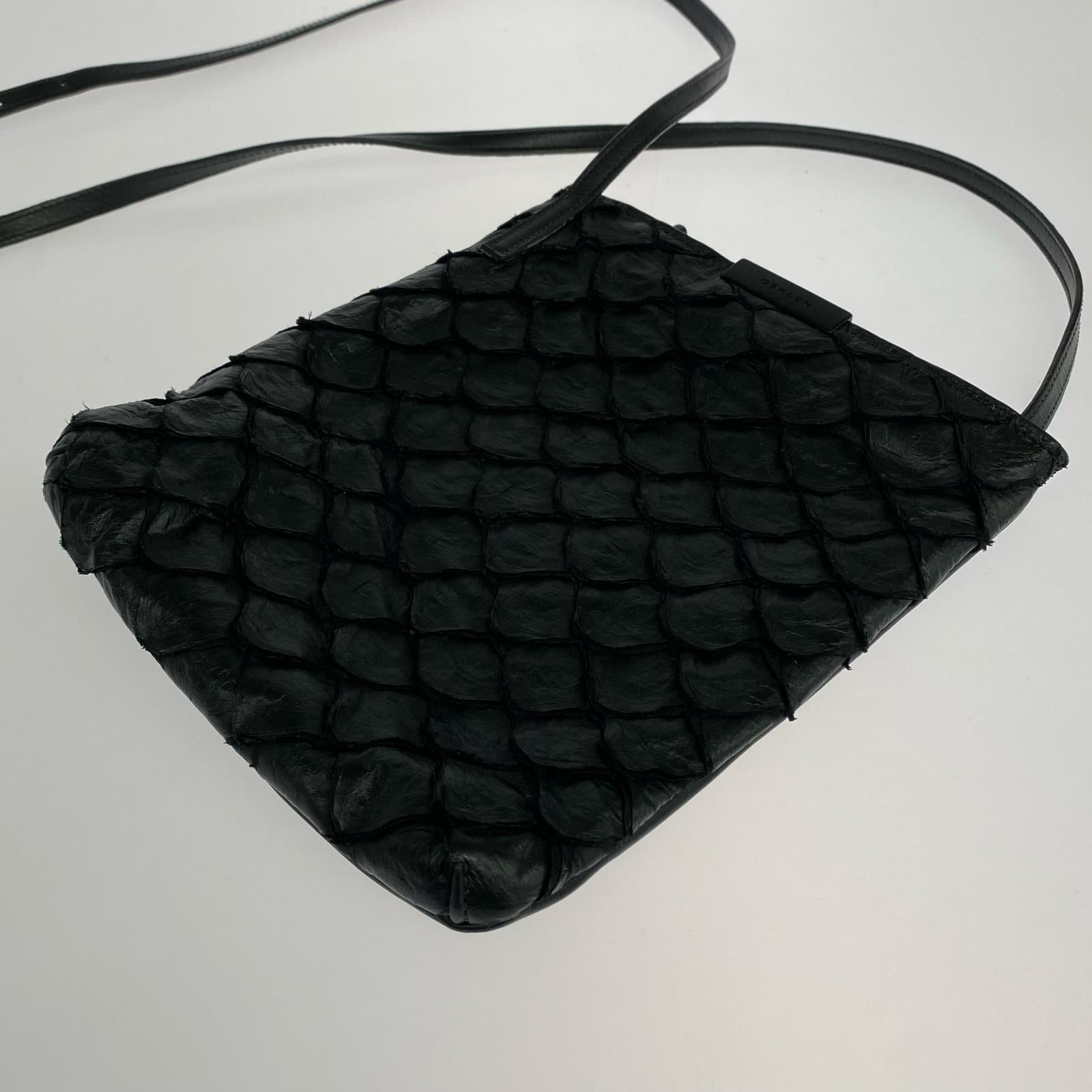 ショルダーバッグ フィッシュレザー/ブラック ブラック