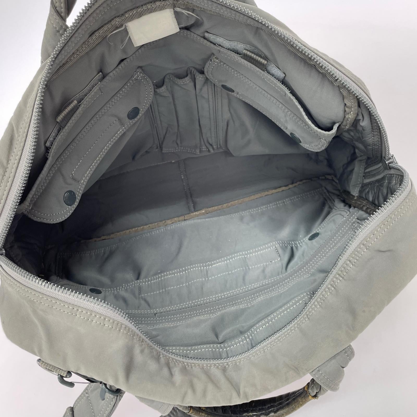 ショルダーバッグ グレー