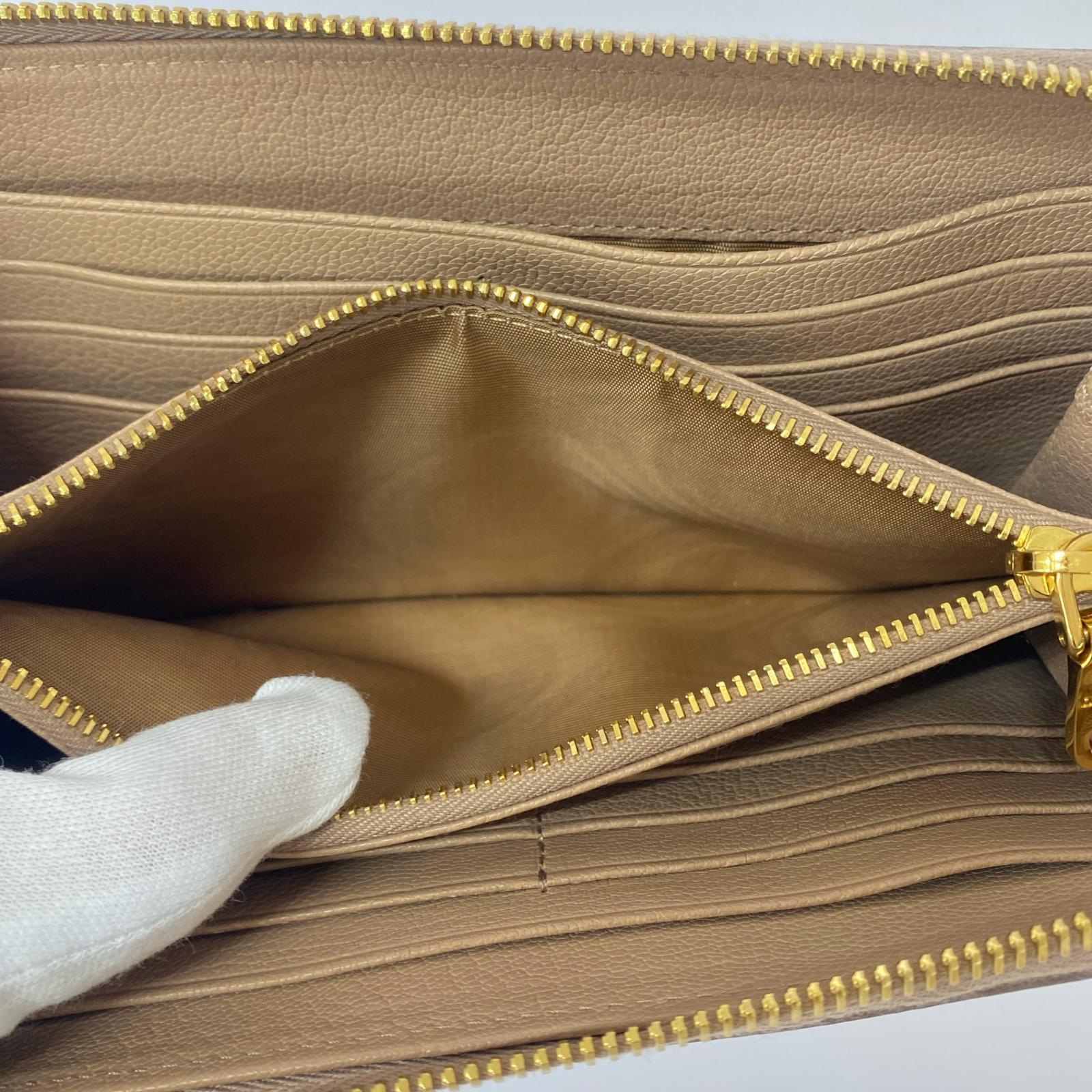 MiuMiu ラウンドジップ 財布