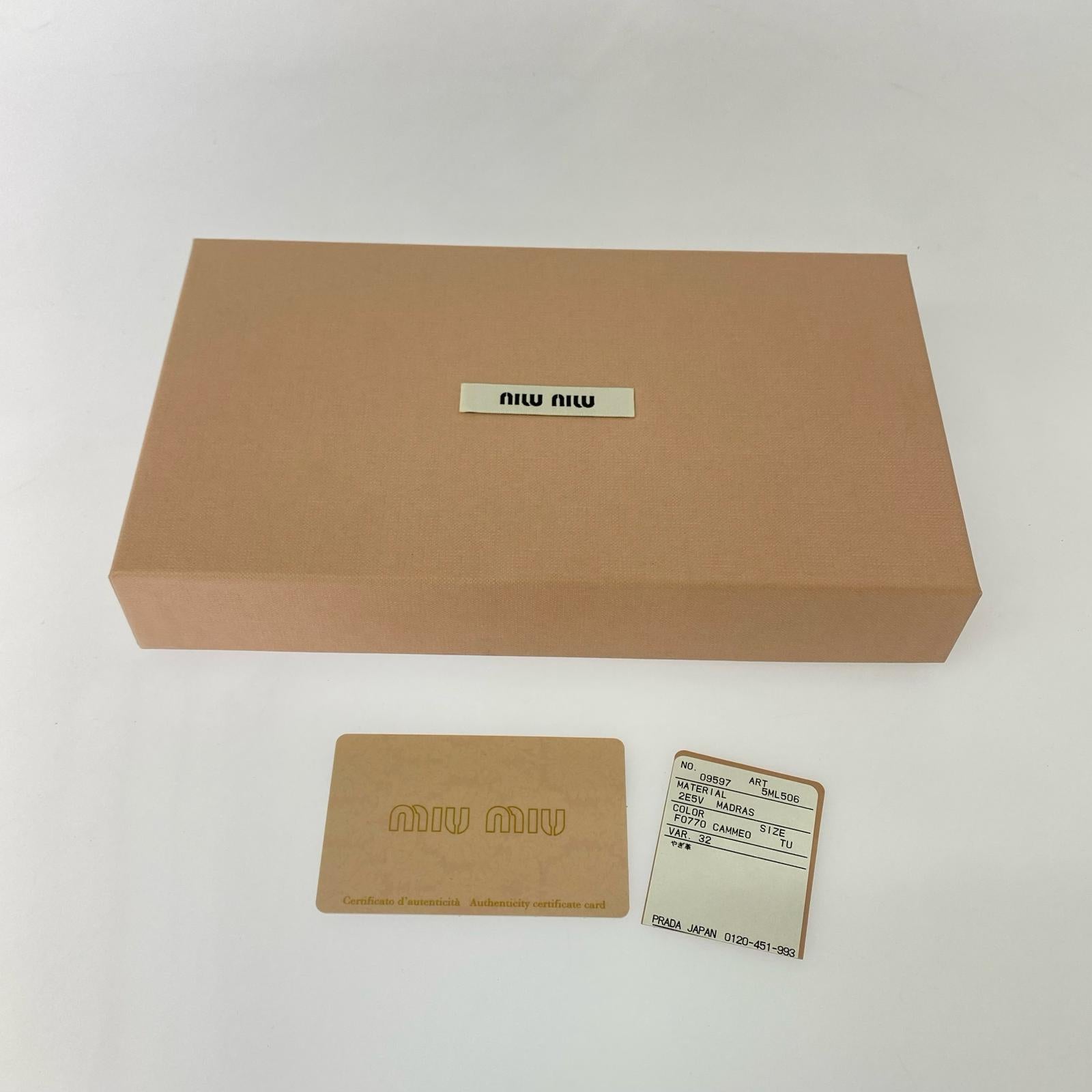 MiuMiu ラウンドジップ 財布