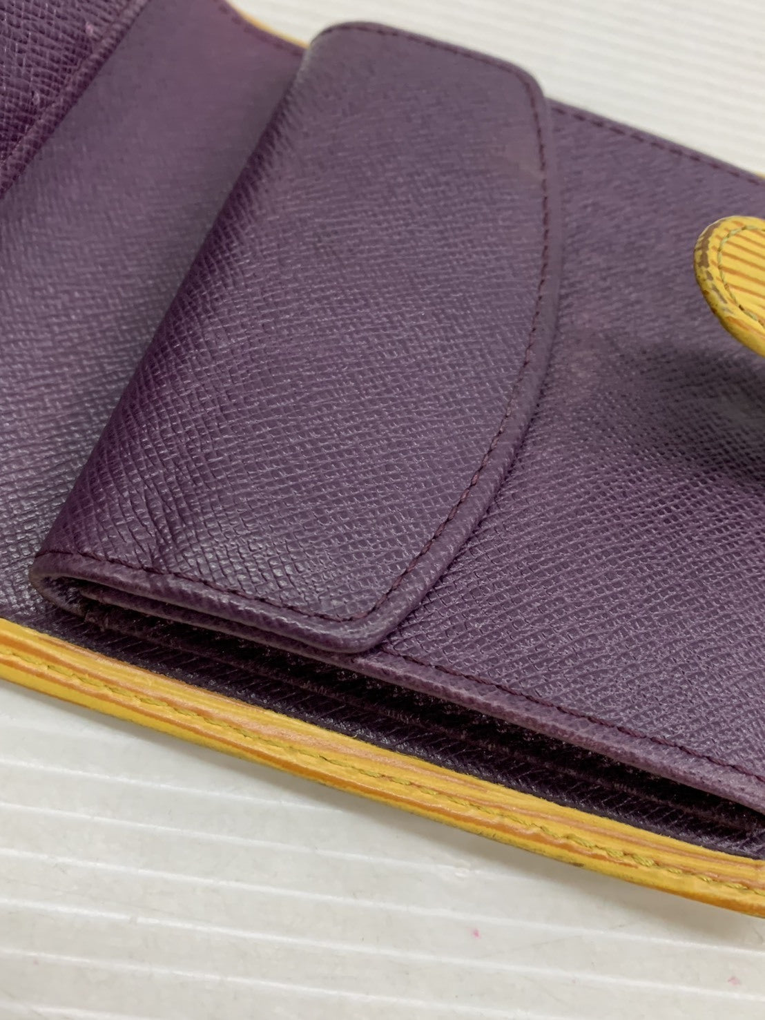 LV エピレザー ポルト・ビエ・コンパクト M63559