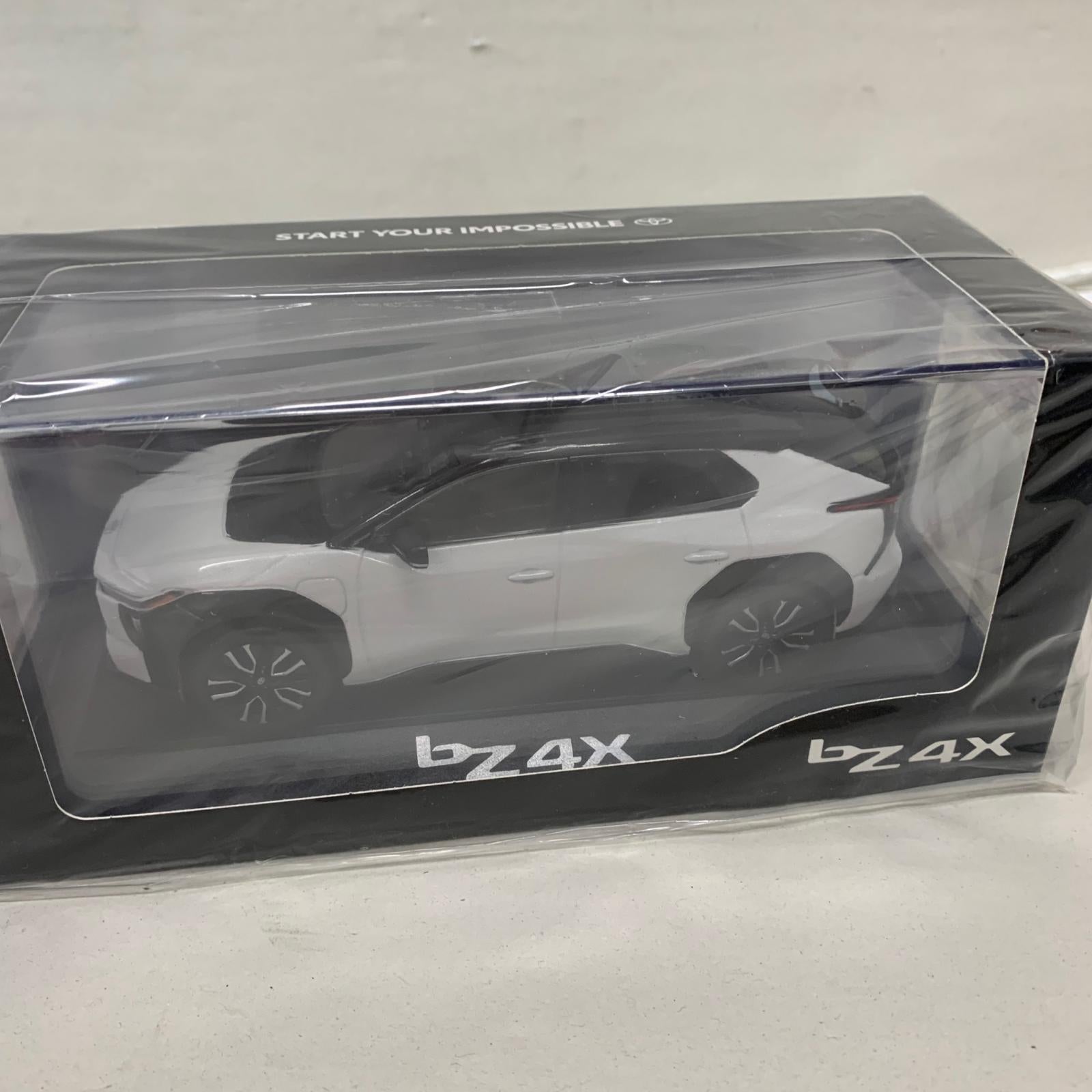1/30 bz4x ブラックxホワイトパール カラーサンプル