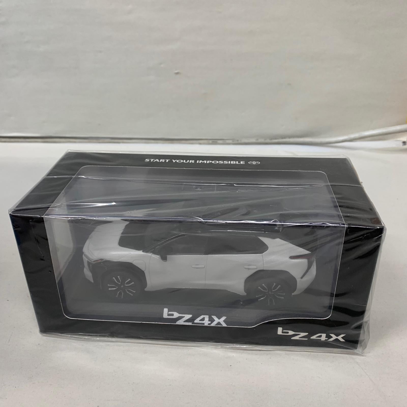 1/30 bz4x ブラックxホワイトパール カラーサンプル