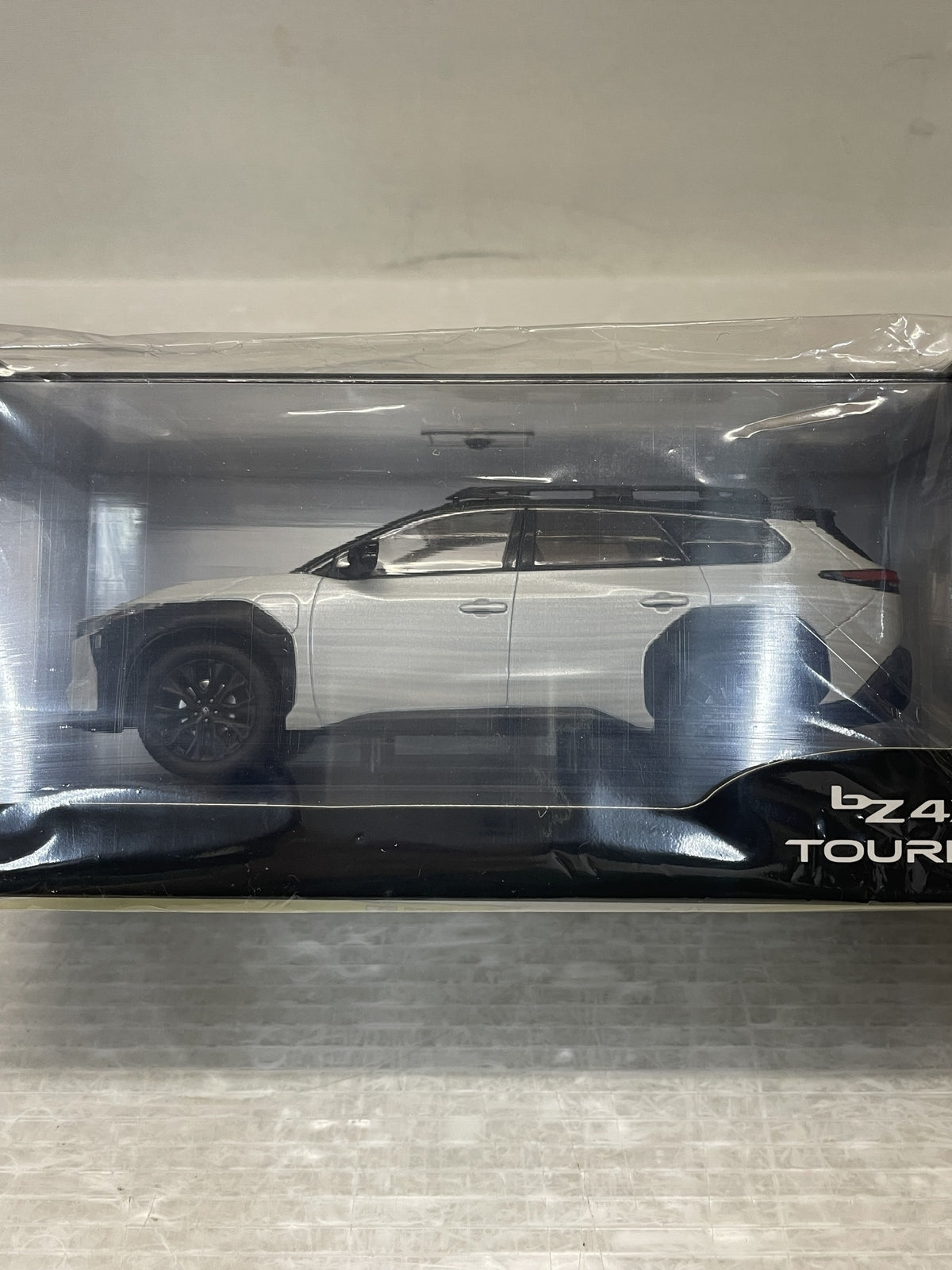 1/30 bz4x touring ブラックxホワイトパール カラーサンプル