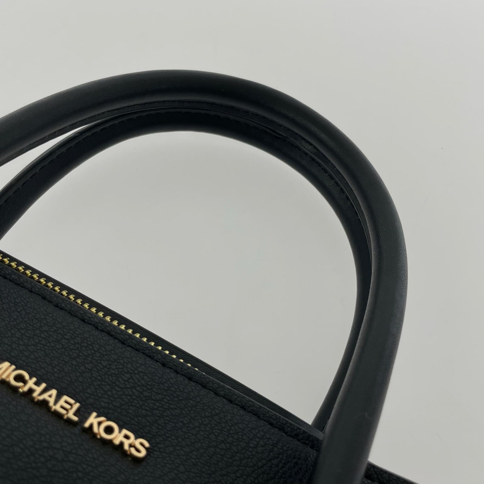ショルダーバッグ WING TOP ZIP TOTE ブラック