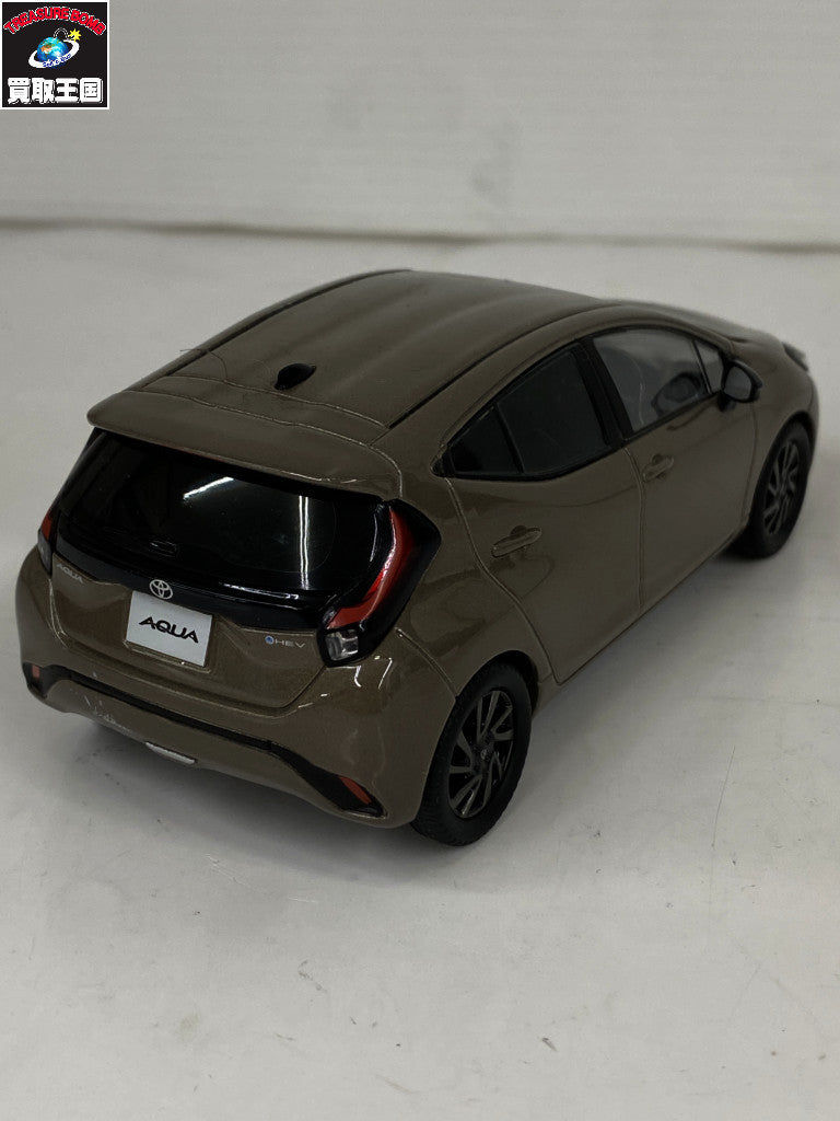 RAV4 Z-ハイブリッド アバンギャルドブロンズメタリック カラーサンプル