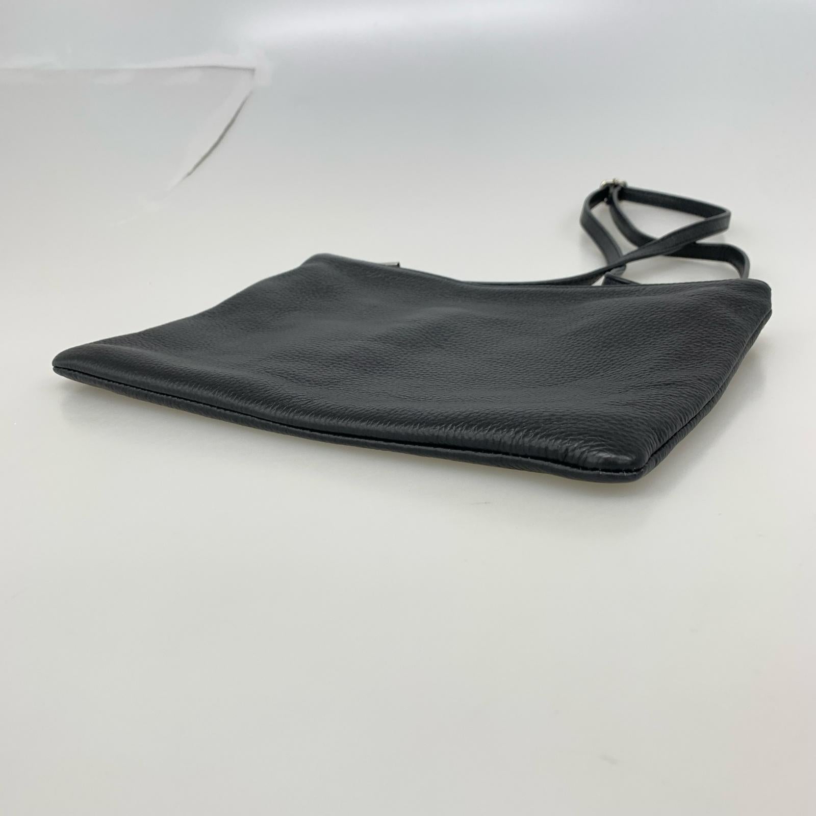 ショルダーバッグ (E)EAR 黒 ショルダー レザー ブラック