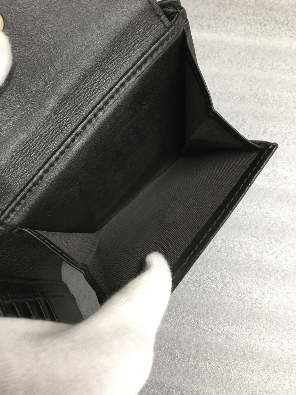 LUCA スタースタッズ 二つ折り財布 BLK