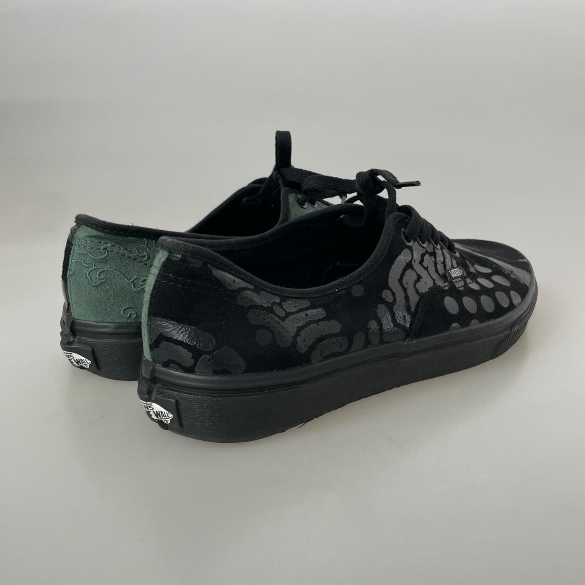 スニーカー 坩堝 AUTHENTIC 黒 28cm 28cm (US10 UK9 1/2 EU46) ブラック