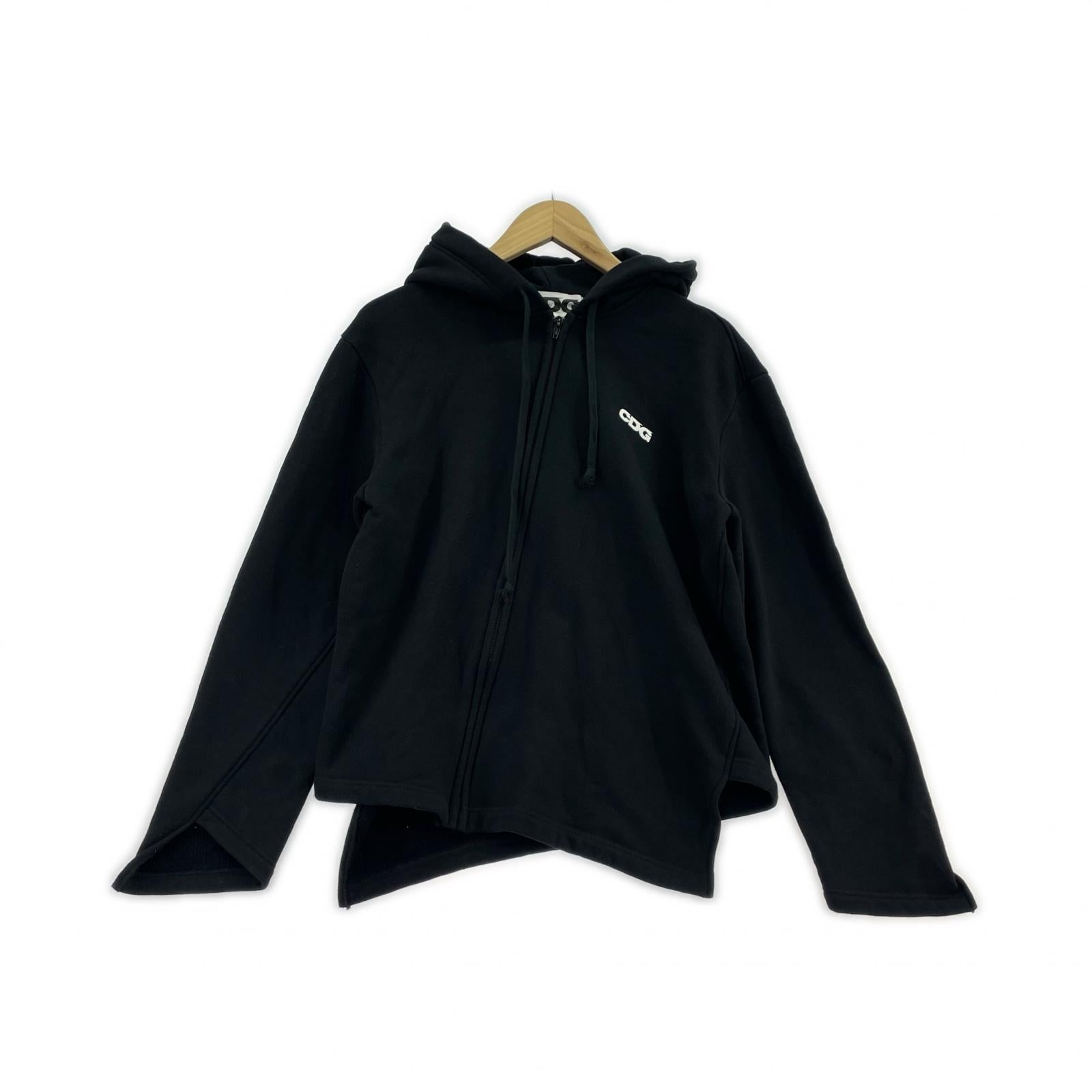 パーカー CDG 胸ロゴプリント ねじれ ジップパーカー 黒 M M ブラック