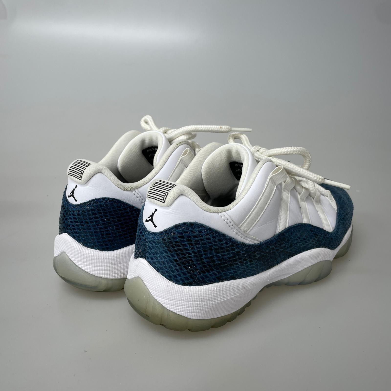 スニーカー LeBron 19 "WeAreFamily"