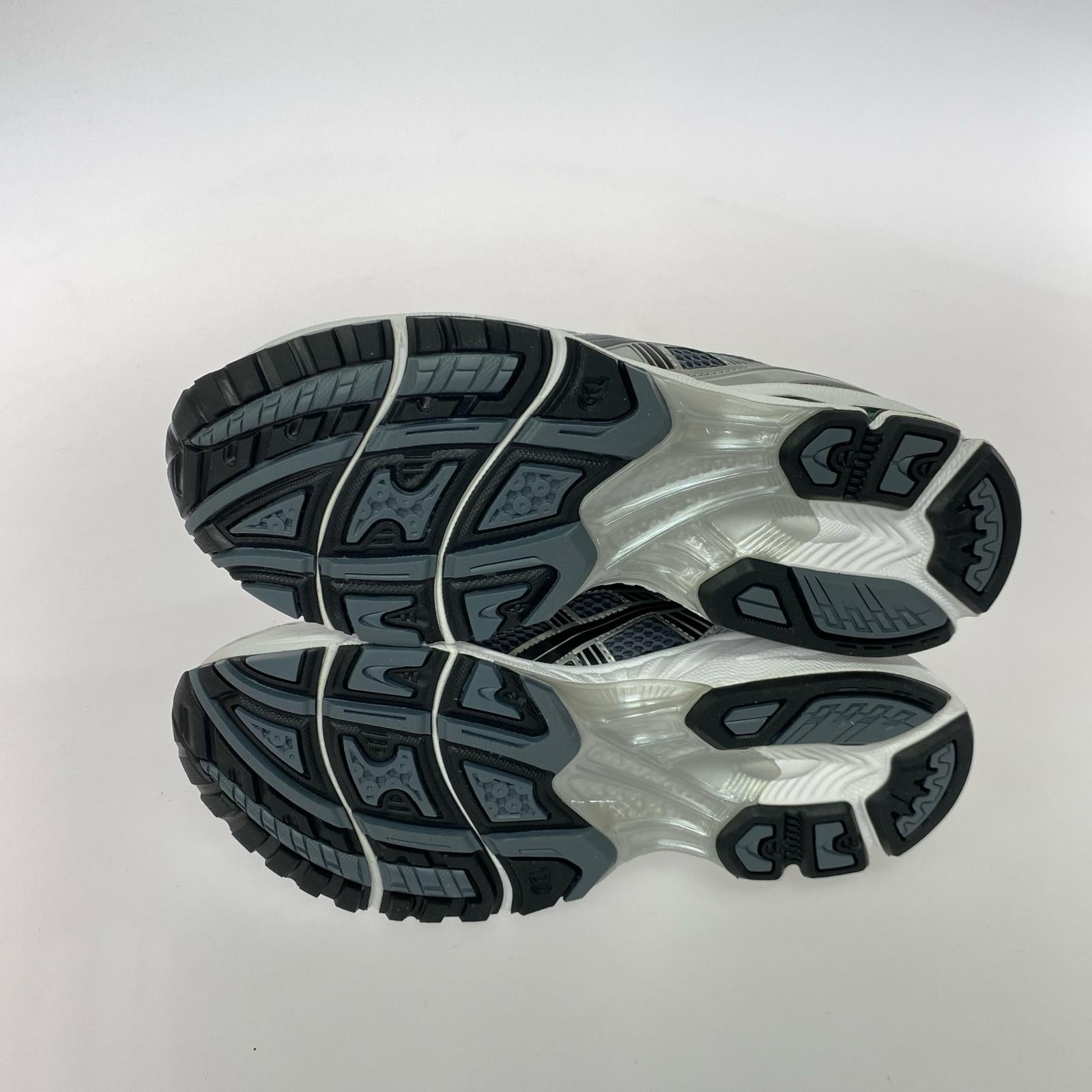 スニーカー 1203A537-020 グレー (26.5)