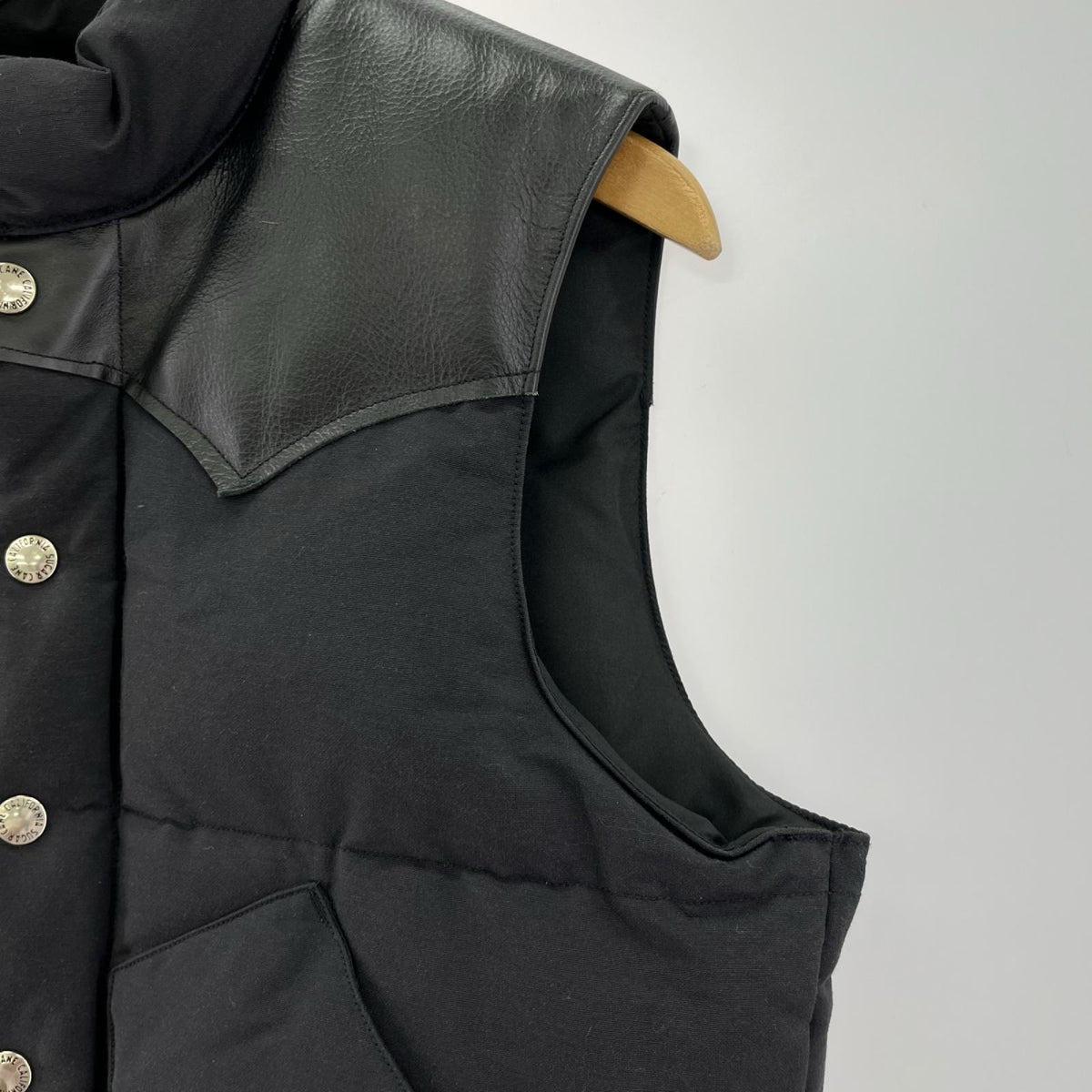 ダウンベスト LATHER YOKE DOWN VEST (S) 黒 S ブラック