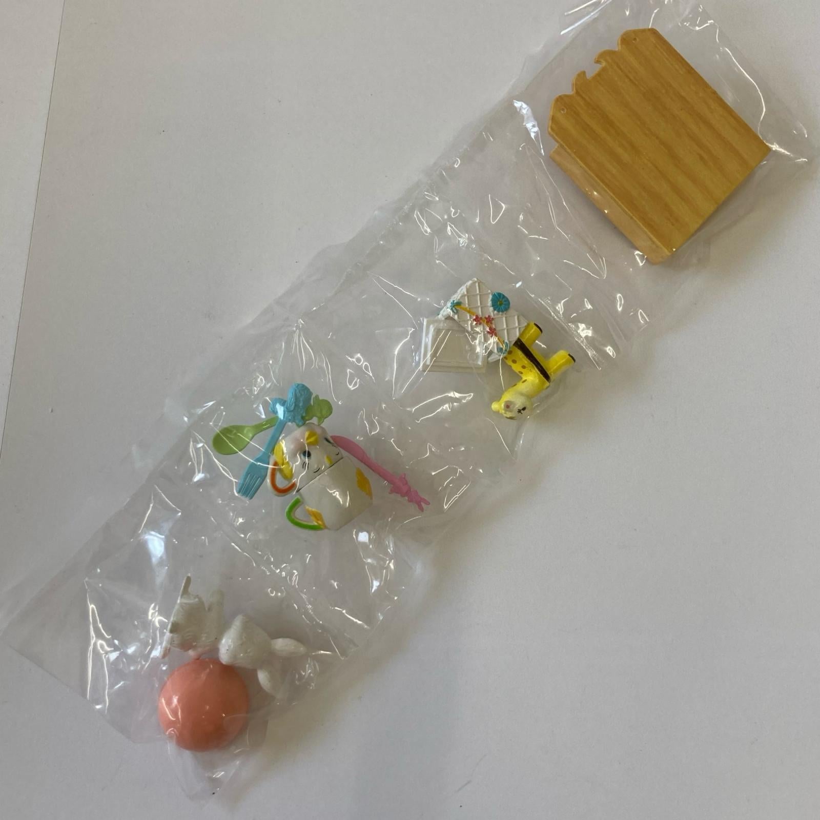 おとぎの国の食器たち ⑩キッチンでお手伝い リーメント