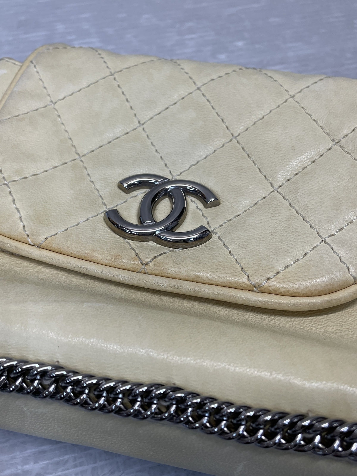 CHANEL マトラッセ チェーンショルダーバッグ ベージュ