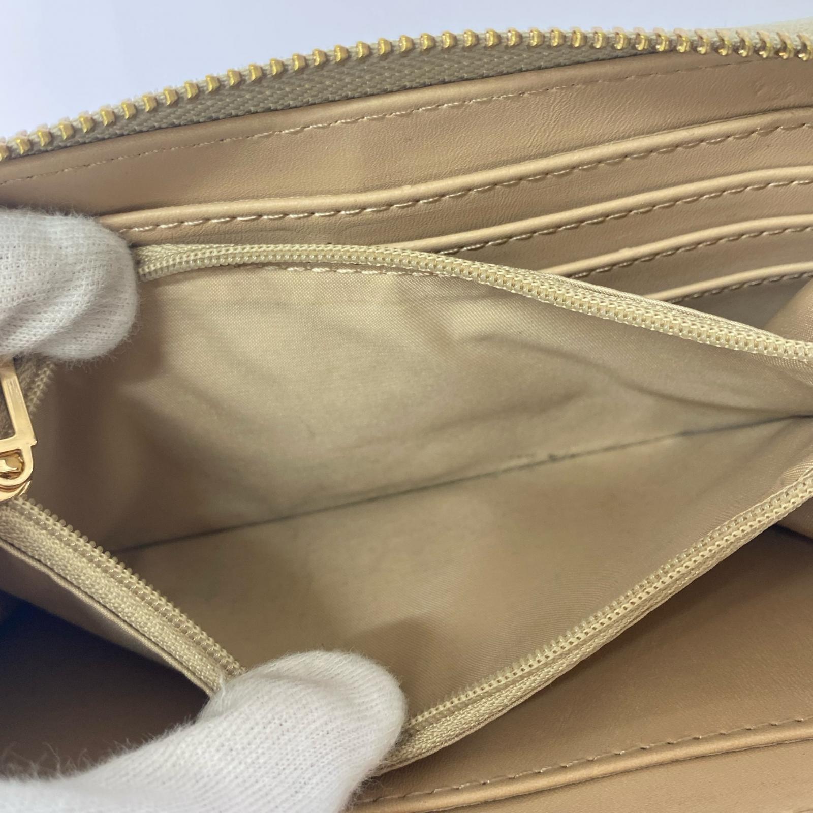 長財布 ラウンドジップ シグネチャー ホワイト