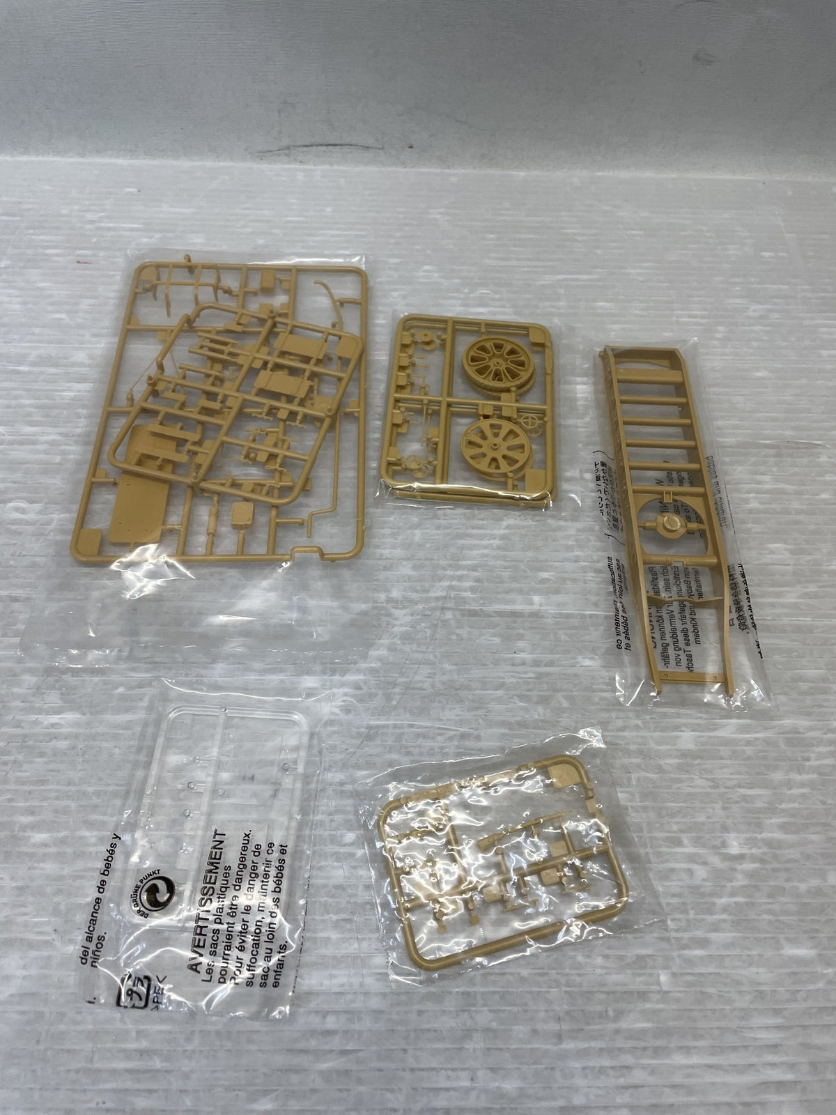 1/35 独 ディアナ 5tハーフトラック 7.62cm(r)対戦車自走砲 ミリタリープラモ