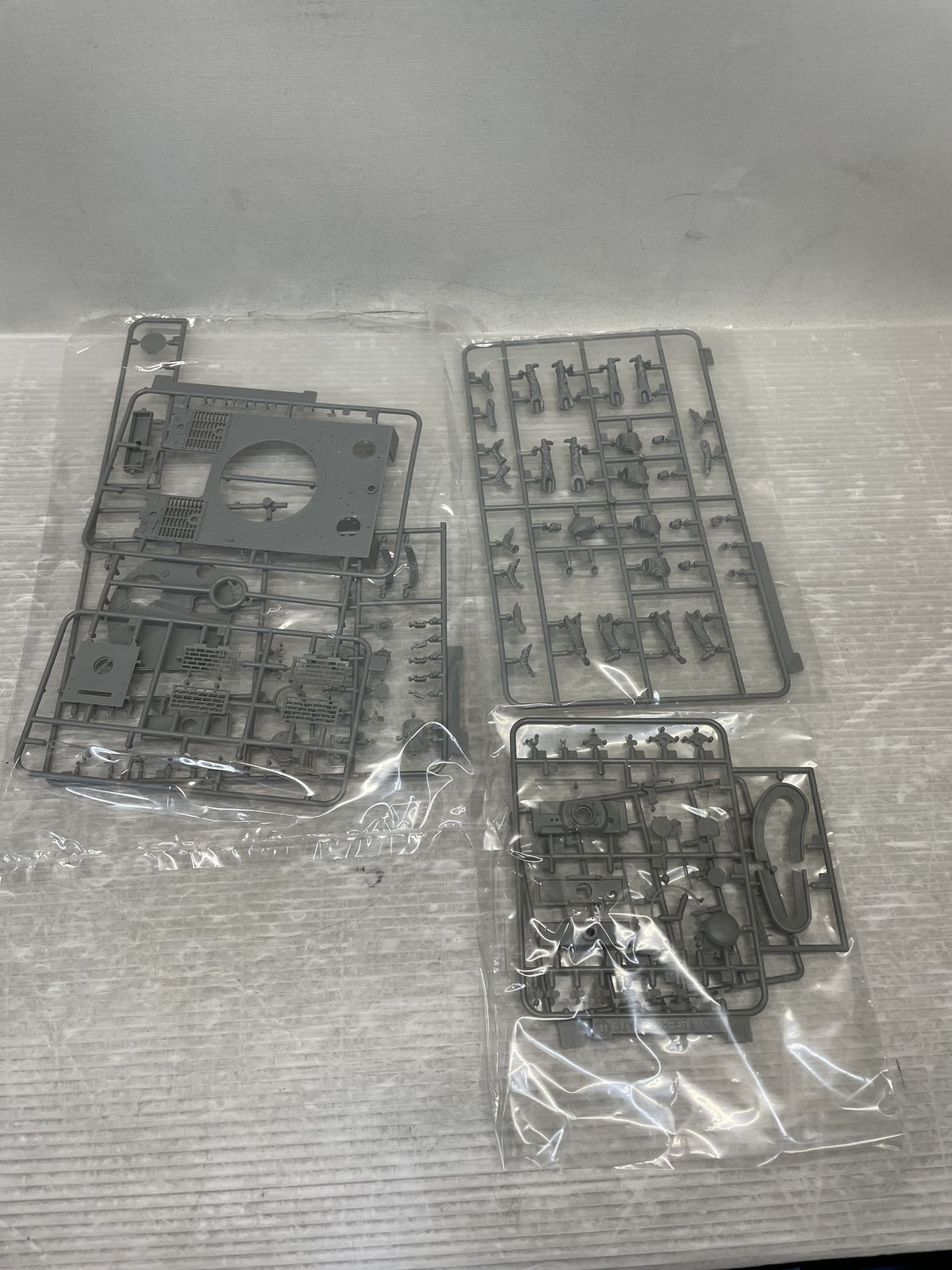 1/35 WW.II ドイツ軍 ティーガーI 初期生産型 ヴィットマン指揮車 ミリタリープラモ