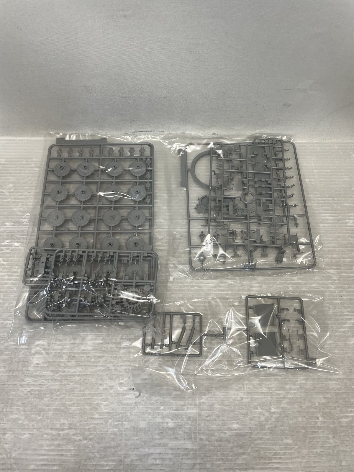 1/35 WW.II ドイツ軍 ティーガーI 初期生産型 ヴィットマン指揮車 ミリタリープラモ