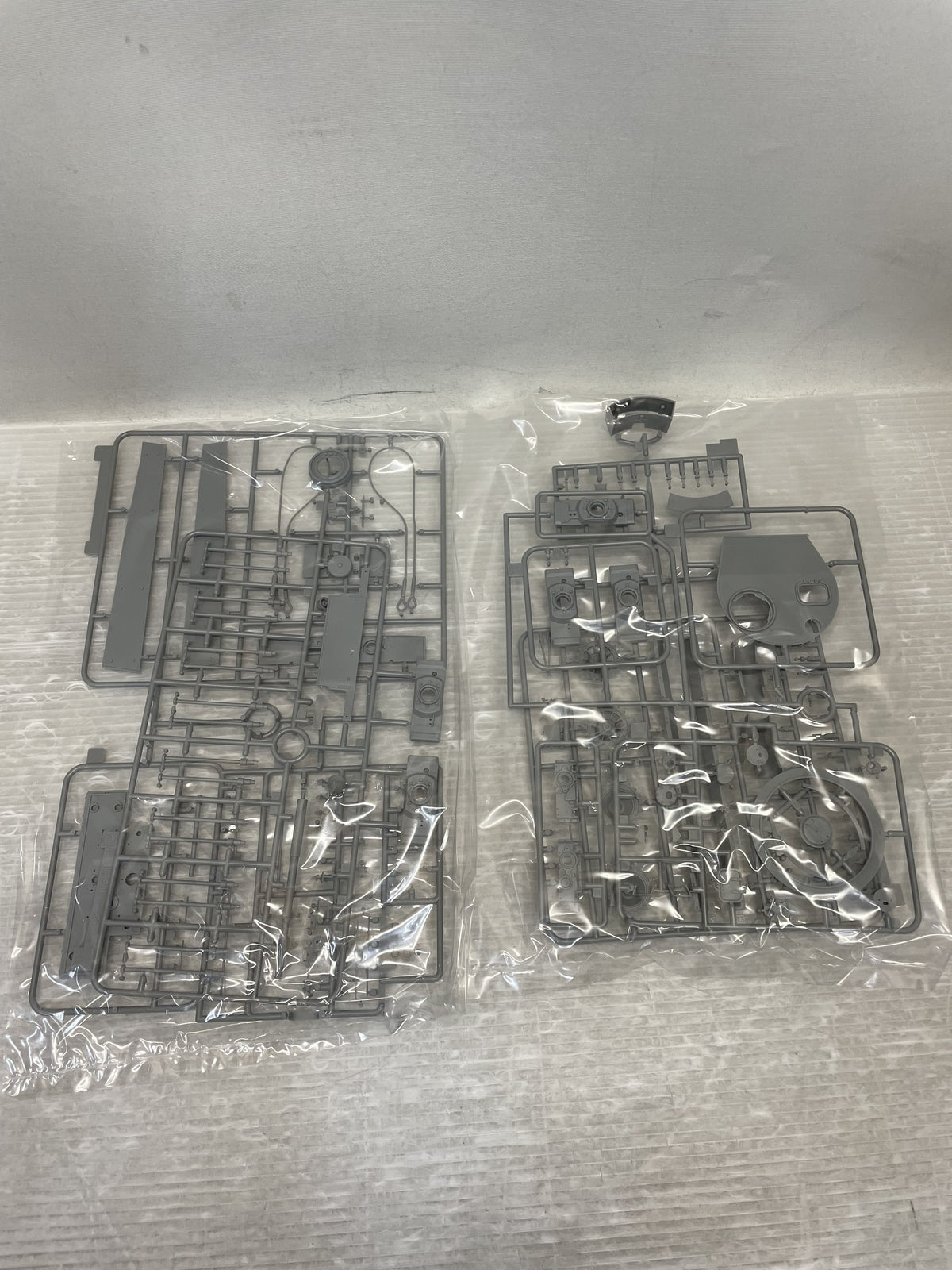 1/35 WW.II ドイツ軍 ティーガーI 初期生産型 ヴィットマン指揮車 ミリタリープラモ