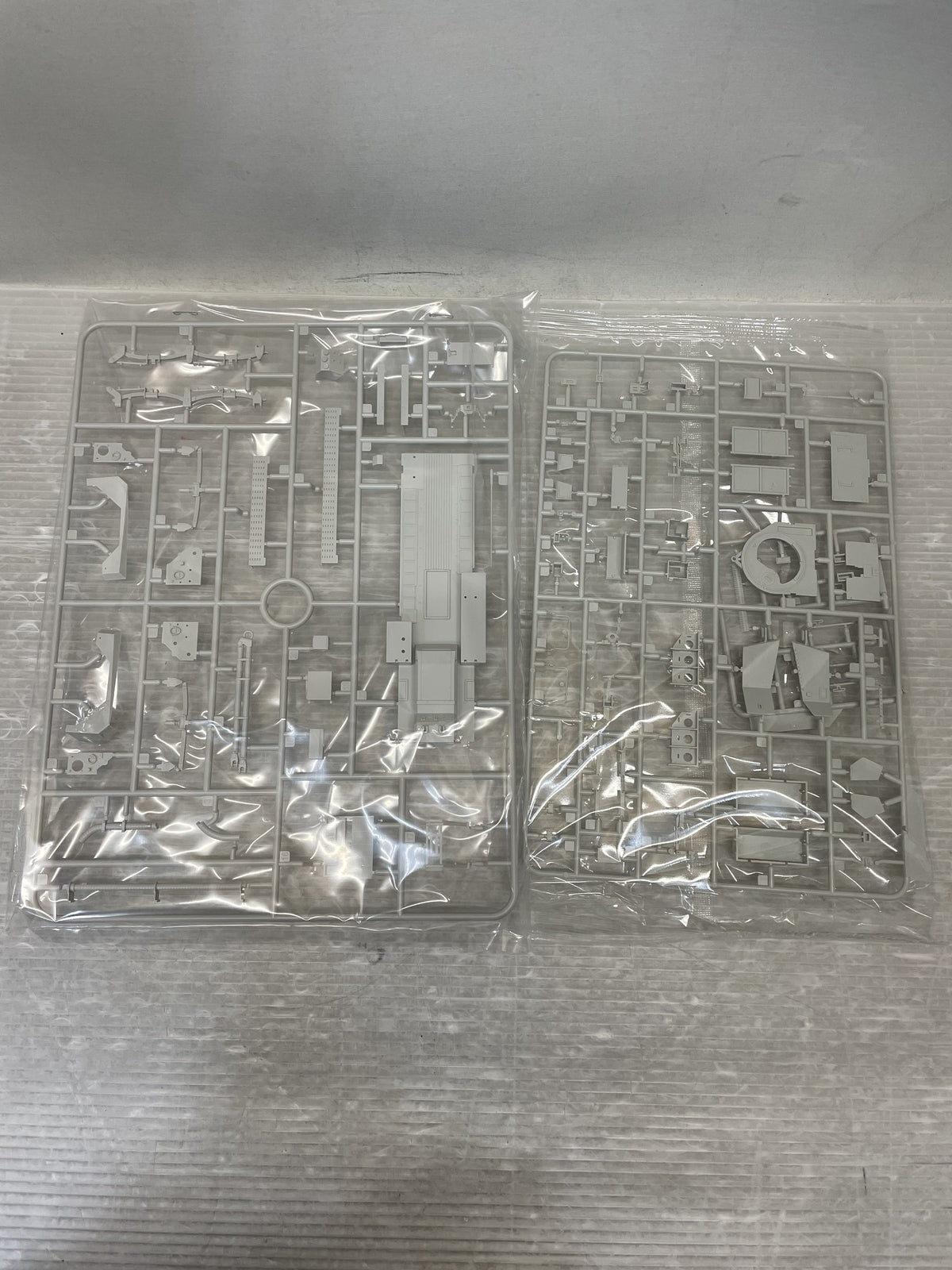 1/35 イギリス マスティフ2 6x6装輪 防護警備車両 ミリタリープラモ