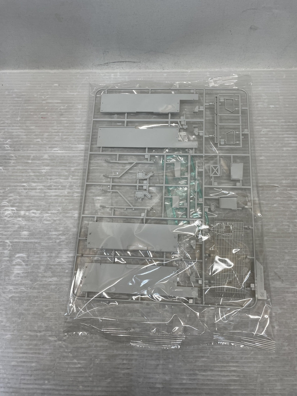 1/35 イギリス マスティフ2 6x6装輪 防護警備車両 ミリタリープラモ