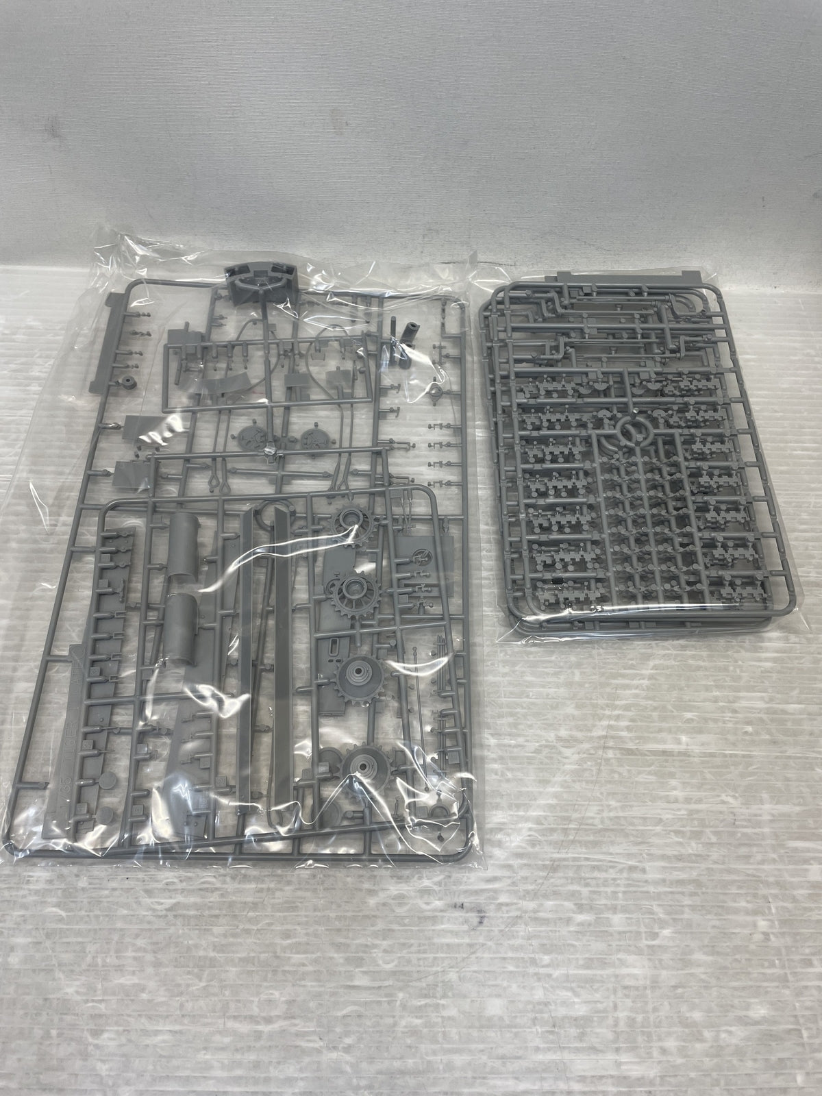 1/35 WW.II ドイツ軍 ティーガーI 後期生産型 ヴィットマン ミリタリープラモ