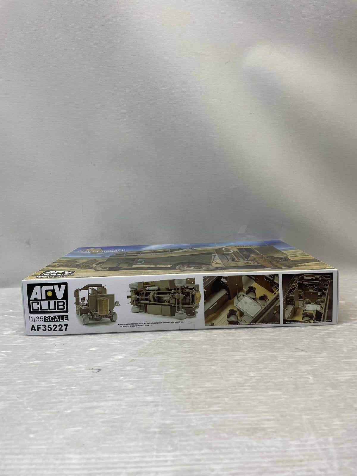 1/35 AEC `ドーチェスター` 装甲指揮車 ミリタリープラモ