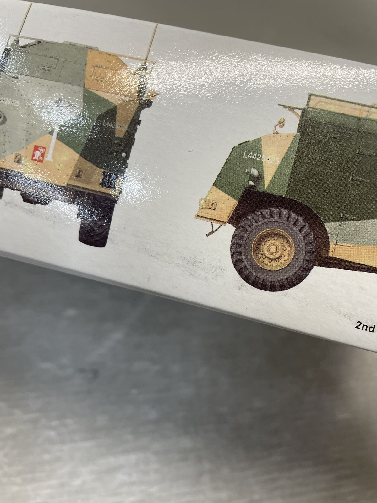 1/35 AEC `ドーチェスター` 装甲指揮車 ミリタリープラモ