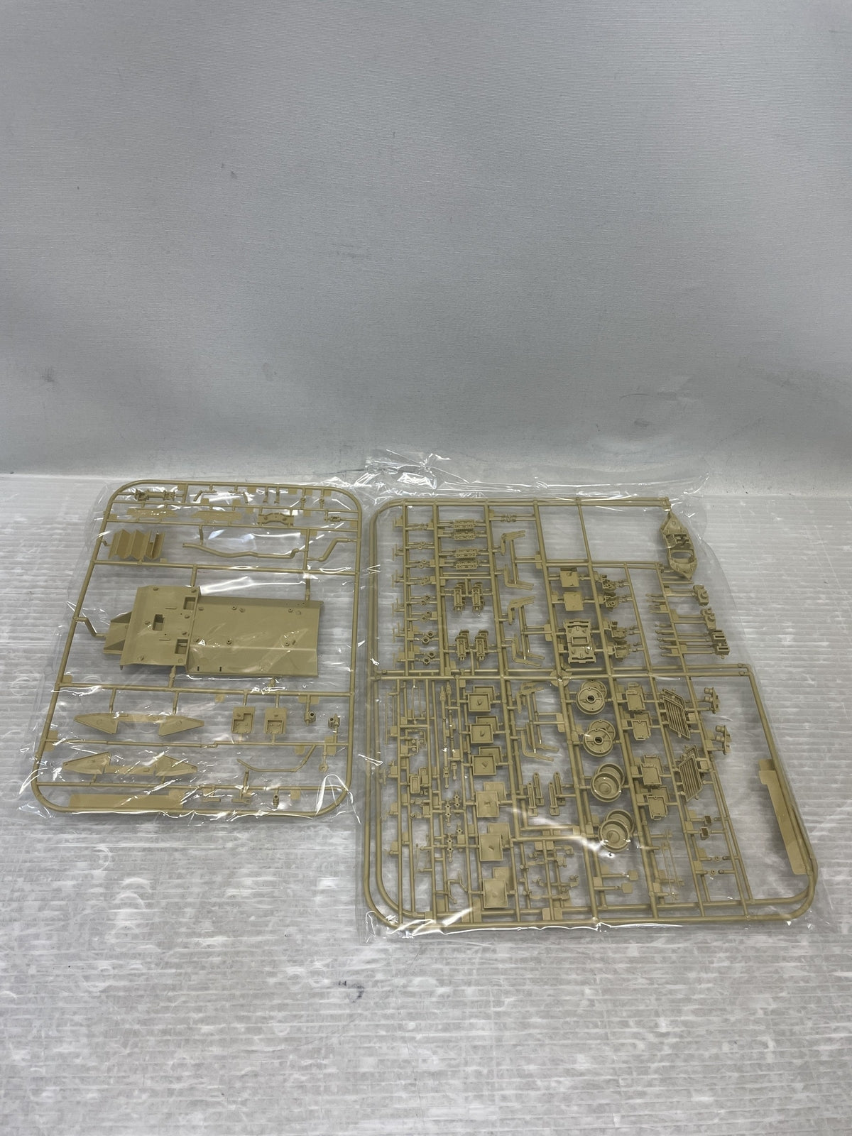 1/35 M1235 マックスプロ・ダッシュ w/SPARKII マインローラー ミリタリープラモ
