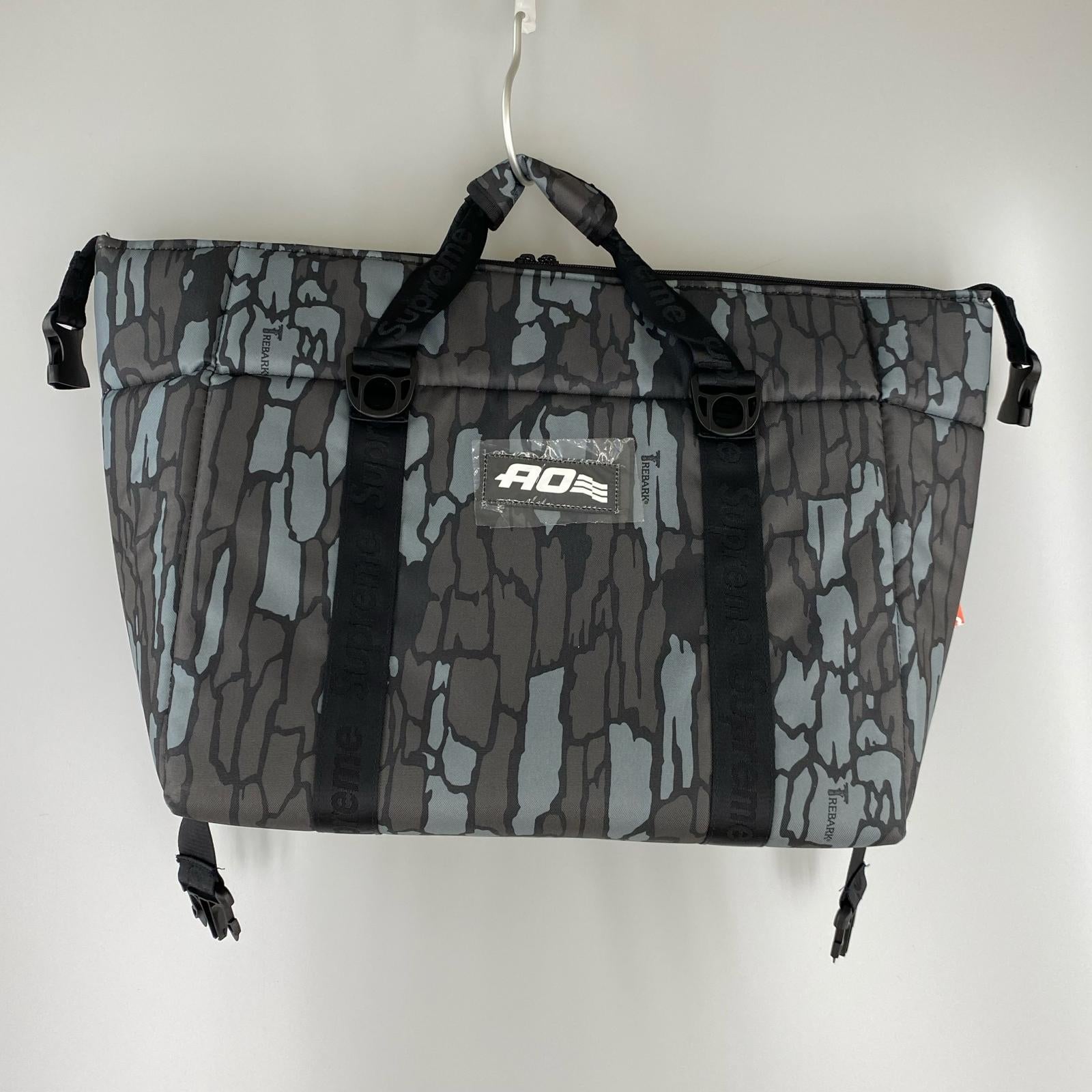 ショルダーバッグ Supreme AO 24-Pack Cooler Bag Trebark Camo