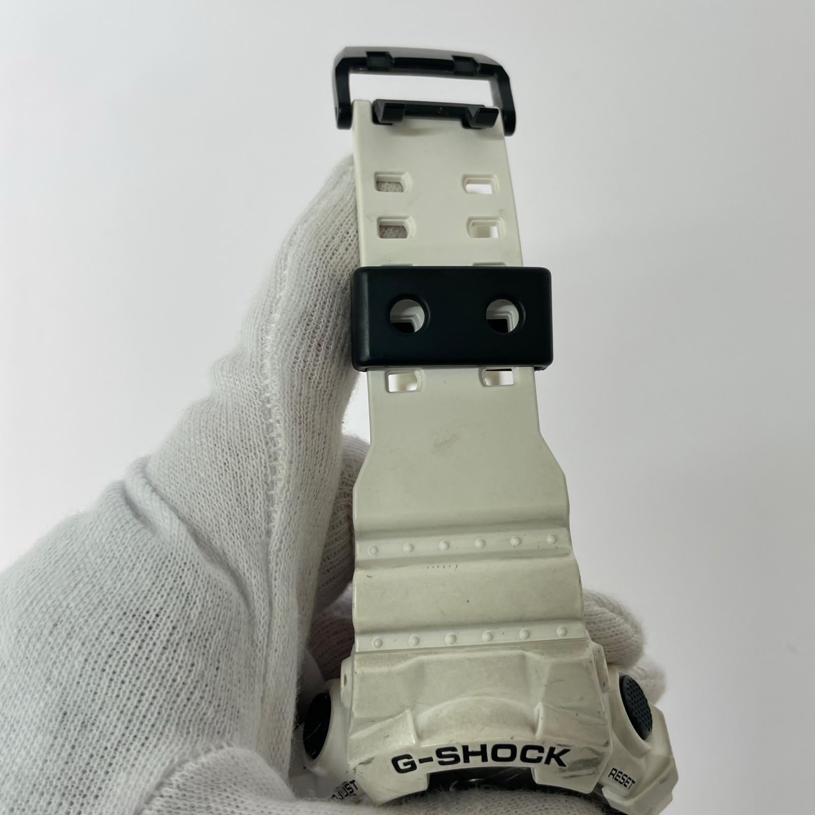 腕時計 GA-700 ホワイト