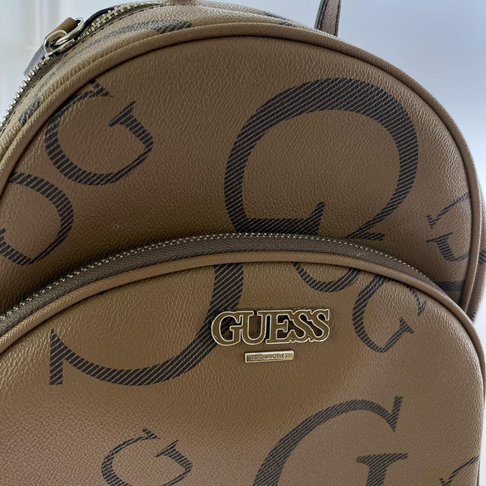 リュック・デイパック GUESS リュックBR ※小キズ ブラウン