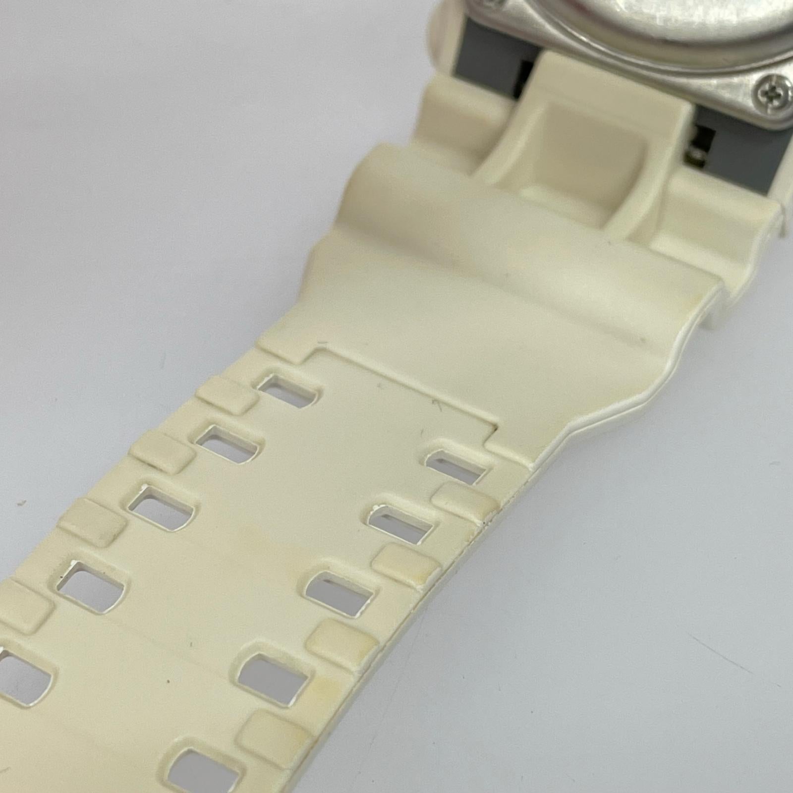 腕時計 GA-100A ホワイト