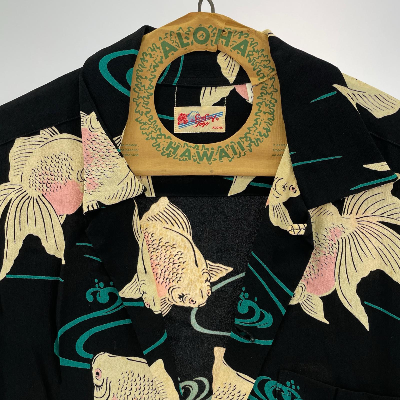 半袖シャツ SUN SURF レーヨンアロハシャツ SS34867 金魚 黒 (M) M ブラック