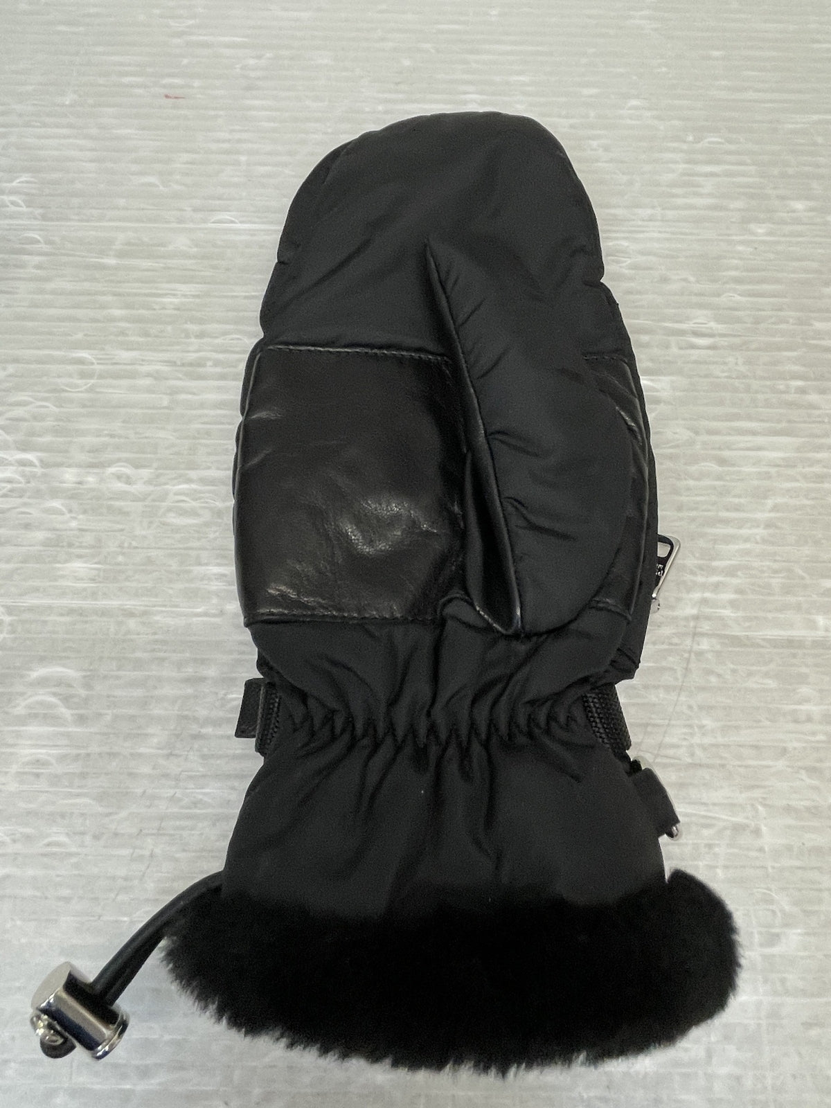 PRADA Re-Nylon シアリング ミトン 三角プレート 手袋 7 1/2 黒 1GG135