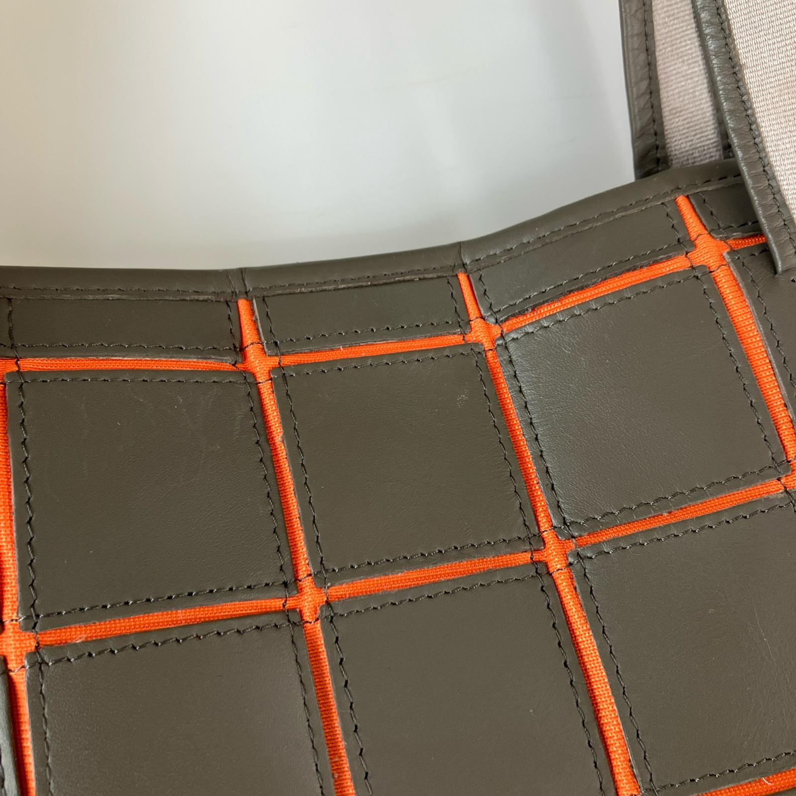 その他バッグ TRION グレー ブロックレザー トート
