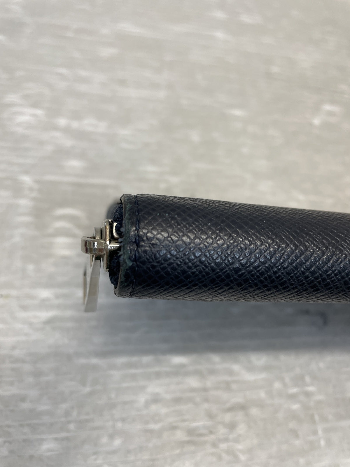 LOUIS VUITTON タイガ ジッピーウォレットヴェルティカル M30510