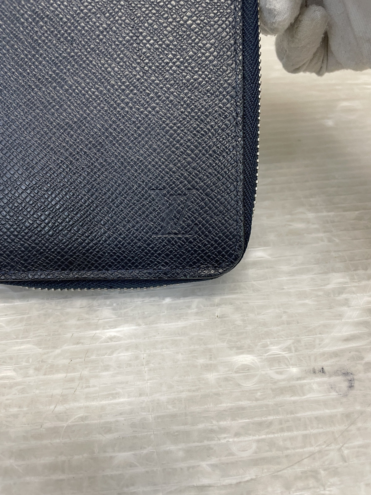 LOUIS VUITTON タイガ ジッピーウォレットヴェルティカル M30510