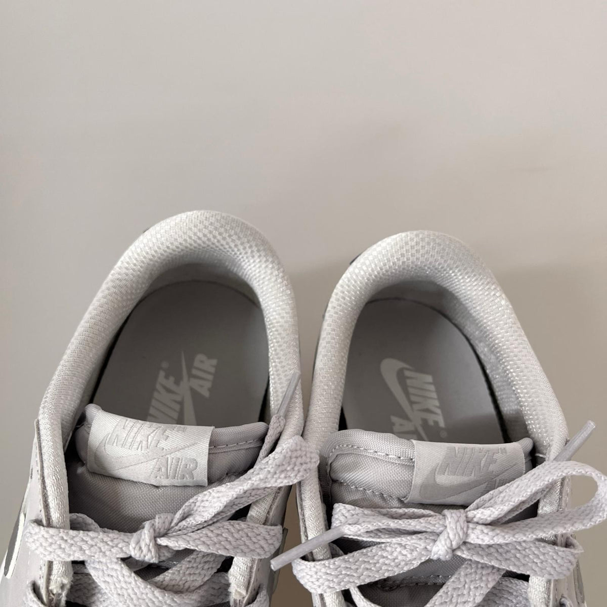 スニーカー AIR JORDAN 1 LOW METALIC SILVER 25.5cm (US7 1/2 UK7 EU41) シルバー