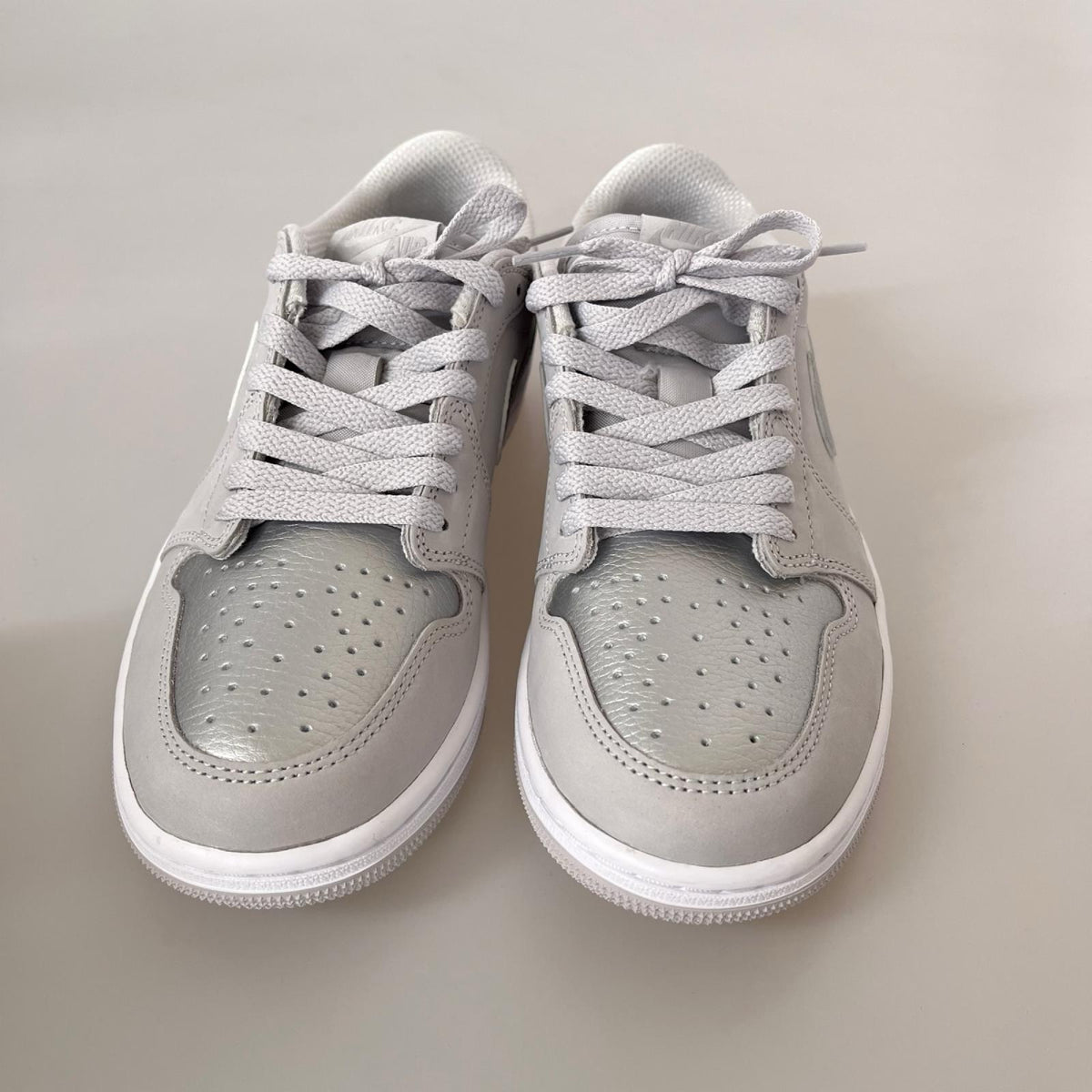 スニーカー AIR JORDAN 1 LOW METALIC SILVER 25.5cm (US7 1/2 UK7 EU41) シルバー